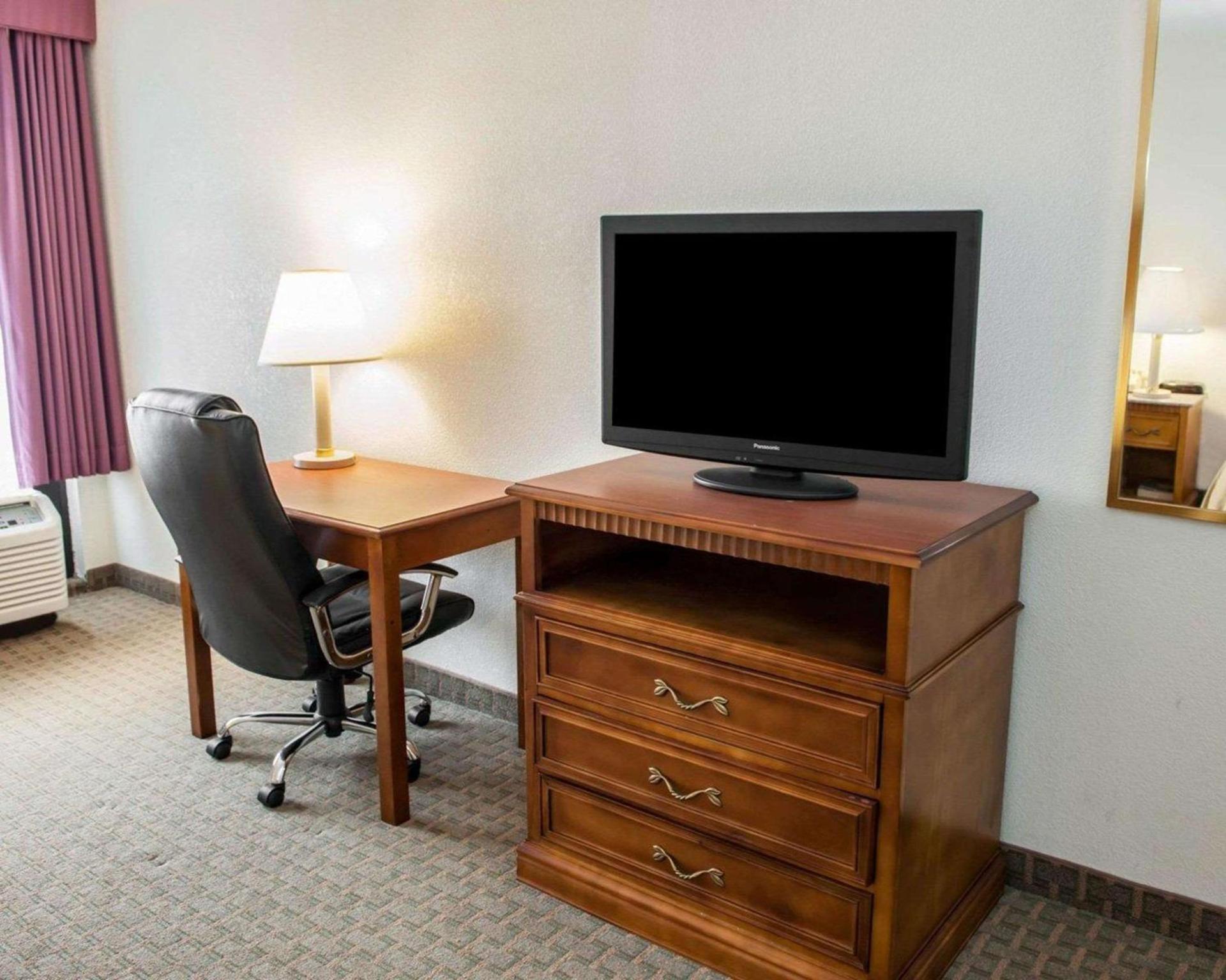 Quality Inn & Suites Indianapolis Northwest photo 37