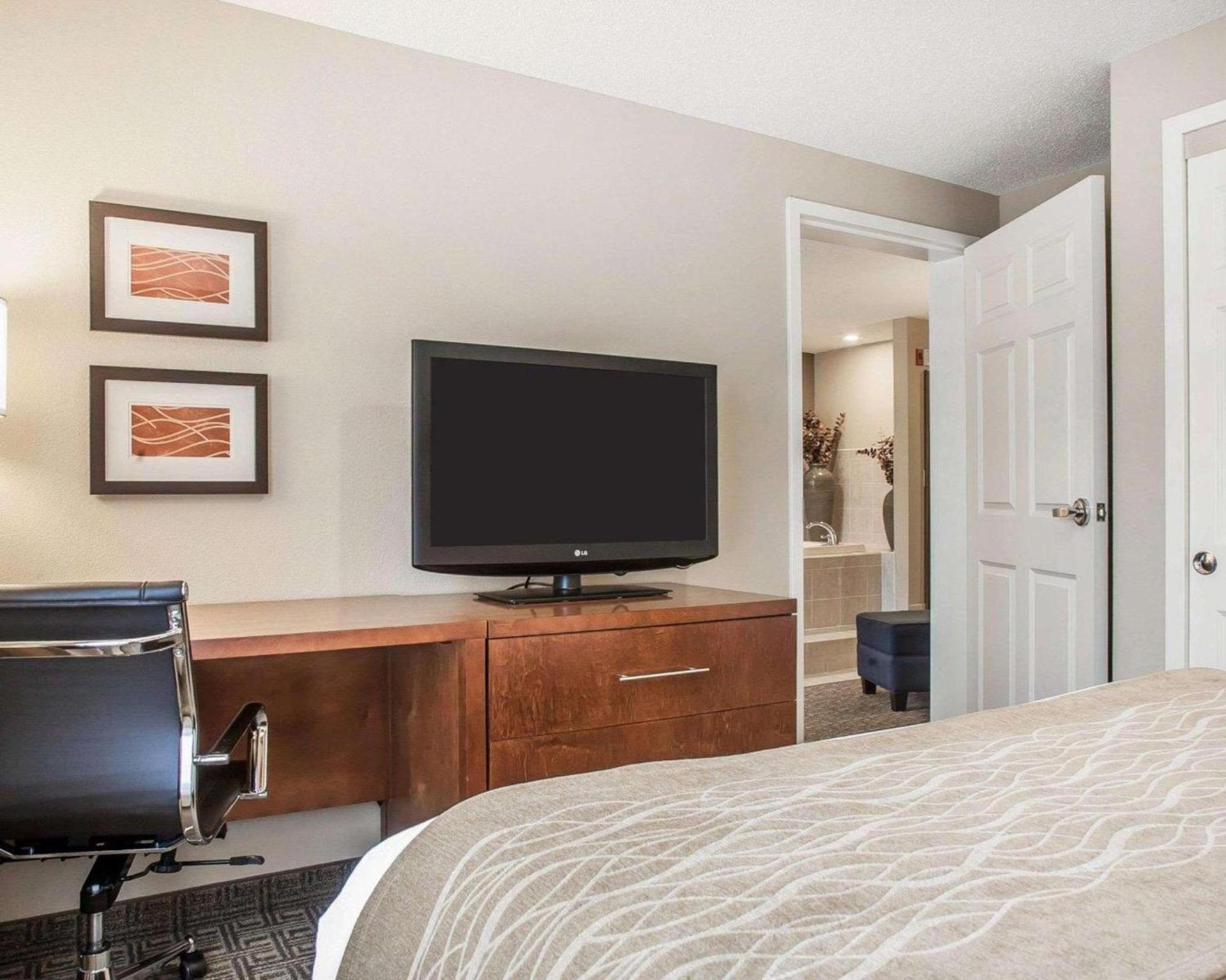 Comfort Inn & Suites Sturbridge-Brimfield photo 19