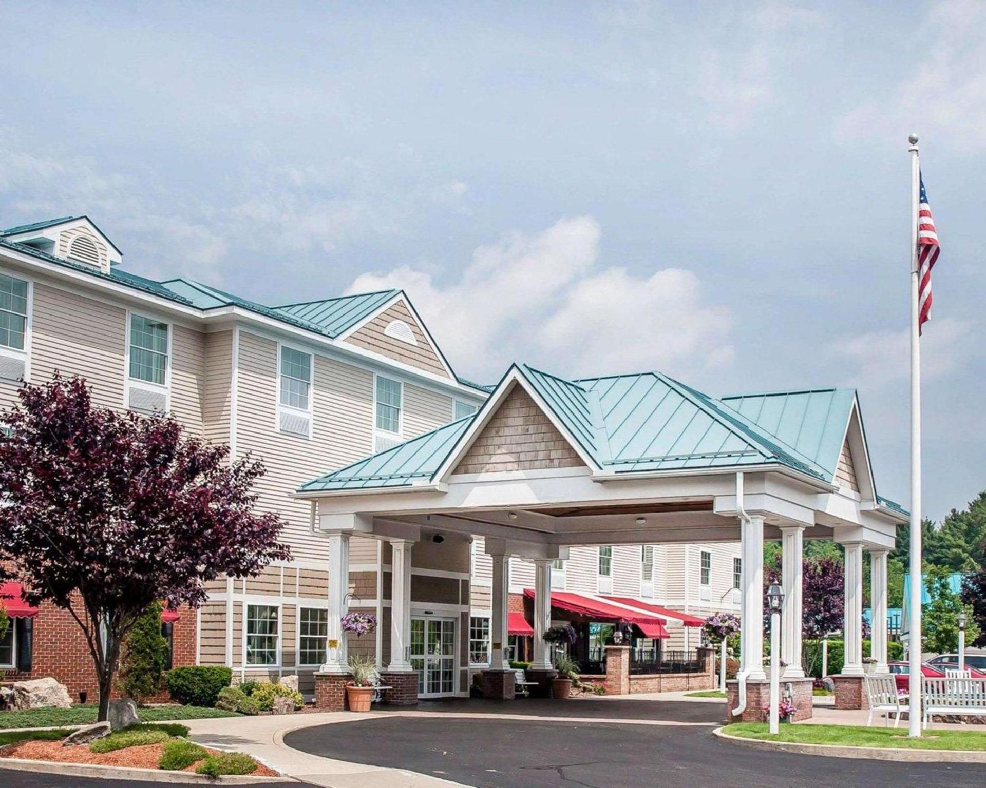 Comfort Inn & Suites Sturbridge-Brimfield photo 3