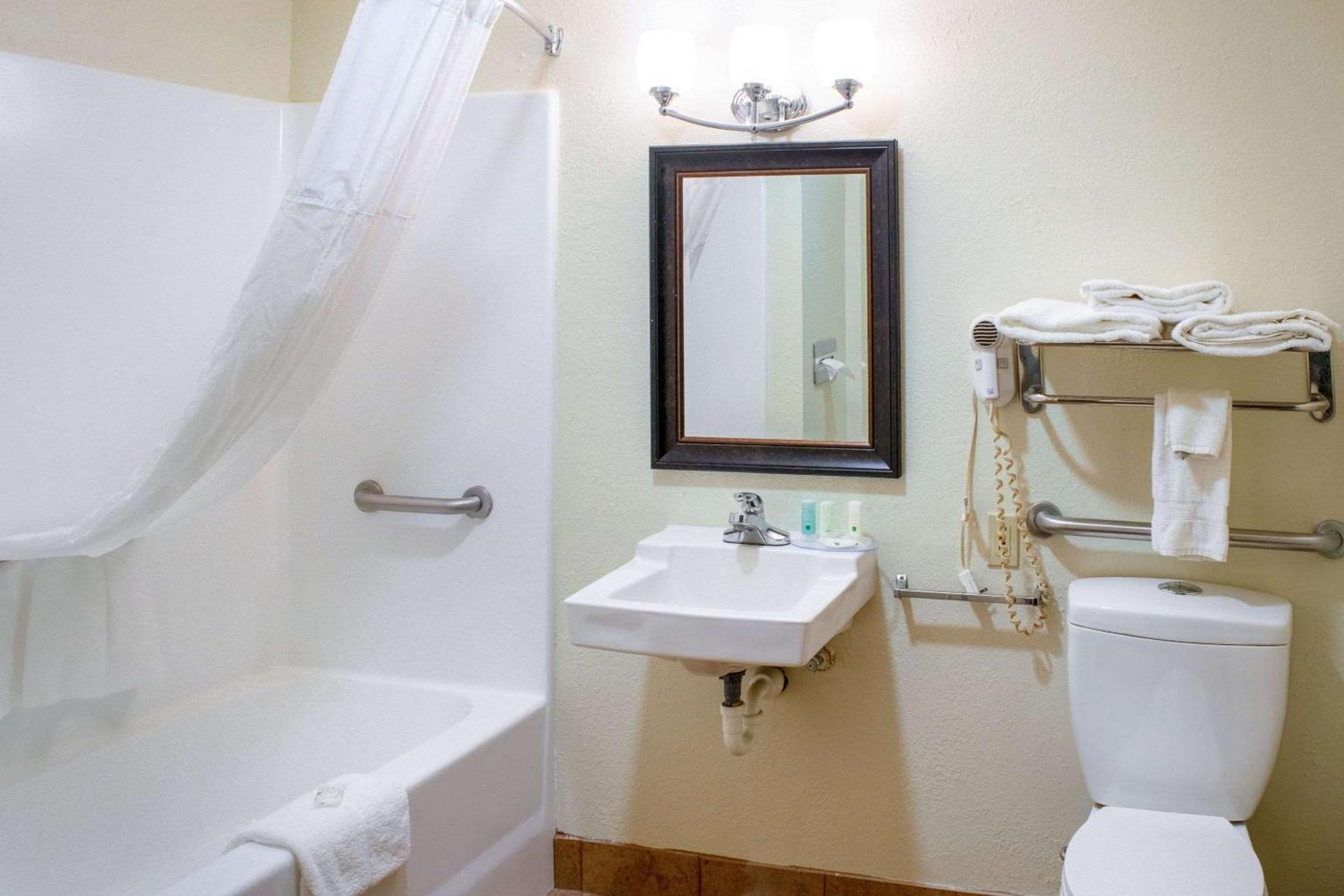 Quality Inn Plainfield - Indianapolis West photo 12
