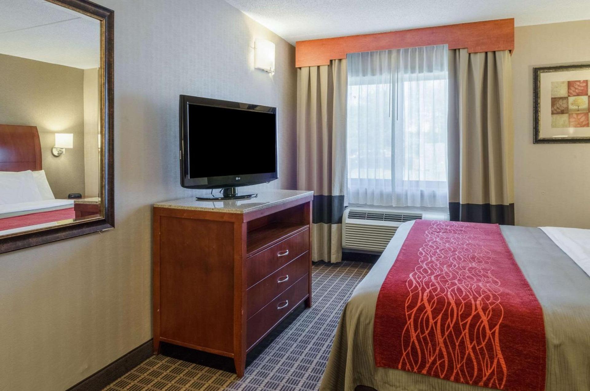 Comfort Inn & Suites West Springfield photo 28