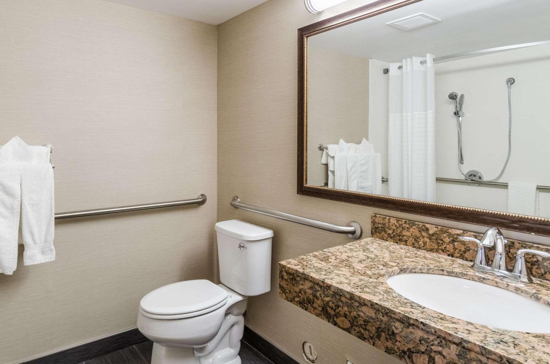 Comfort Inn & Suites West Springfield photo 14