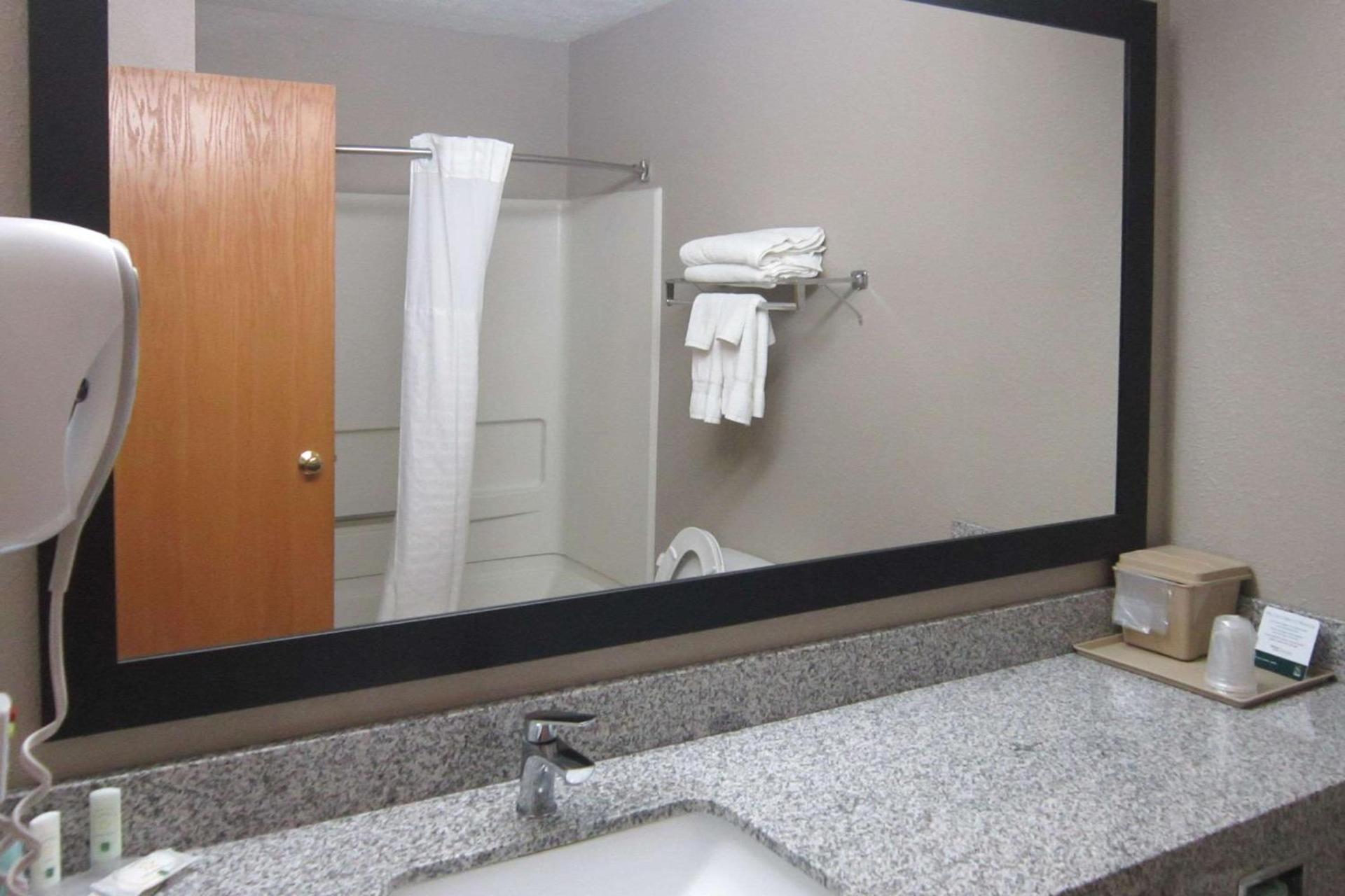 Quality Inn Nashville - Bloomington photo 26