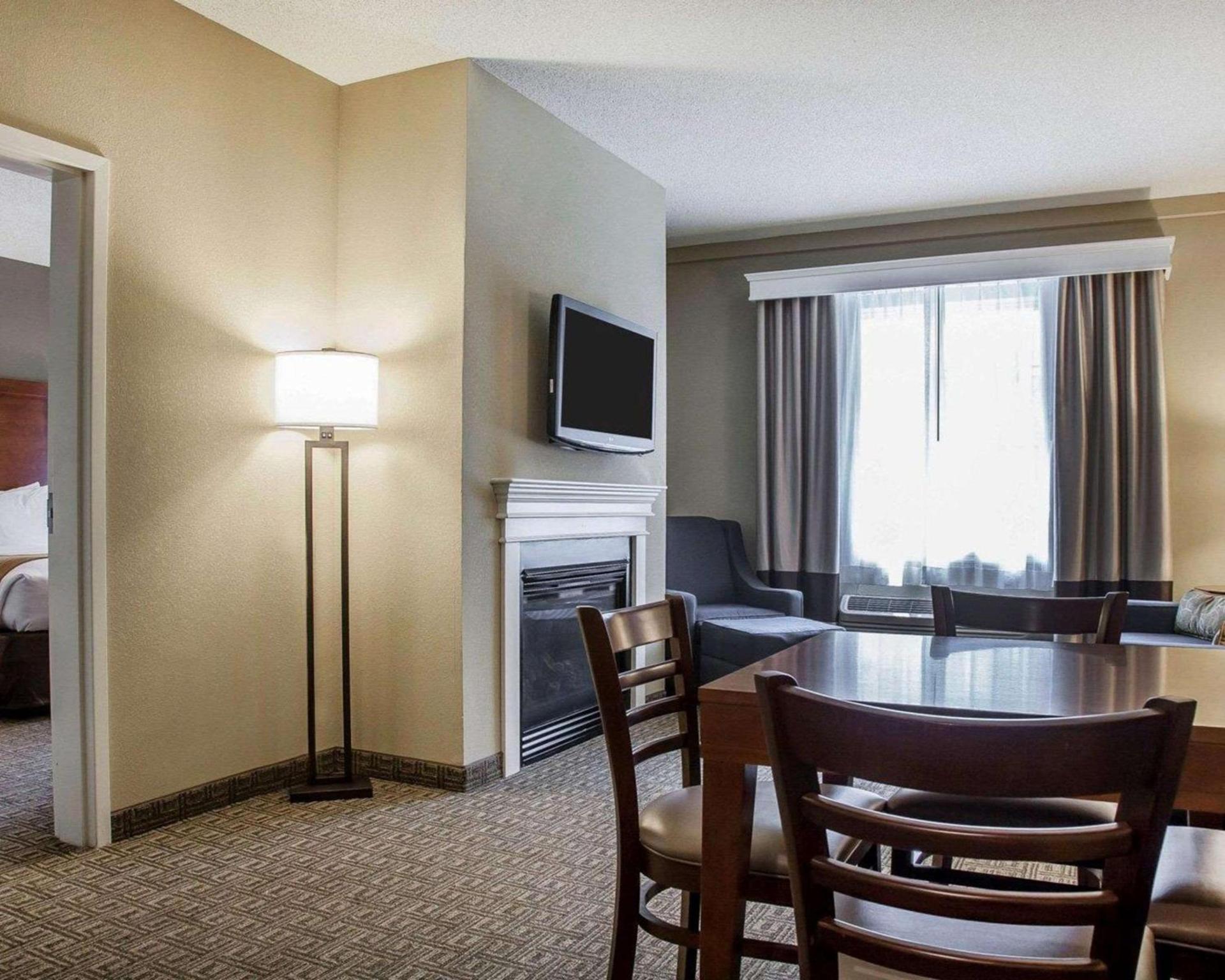 Comfort Inn & Suites Sturbridge-Brimfield photo 27