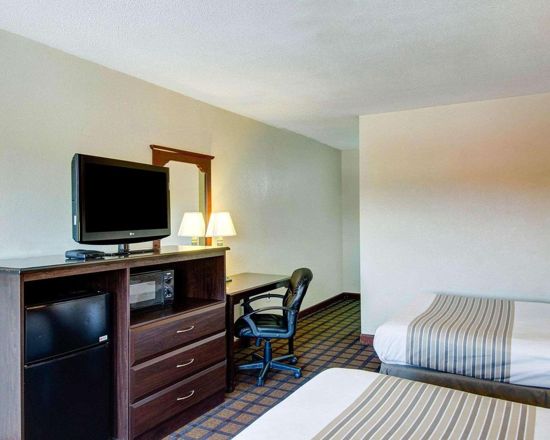 Econo Lodge Sharon - Foxborough photo 21