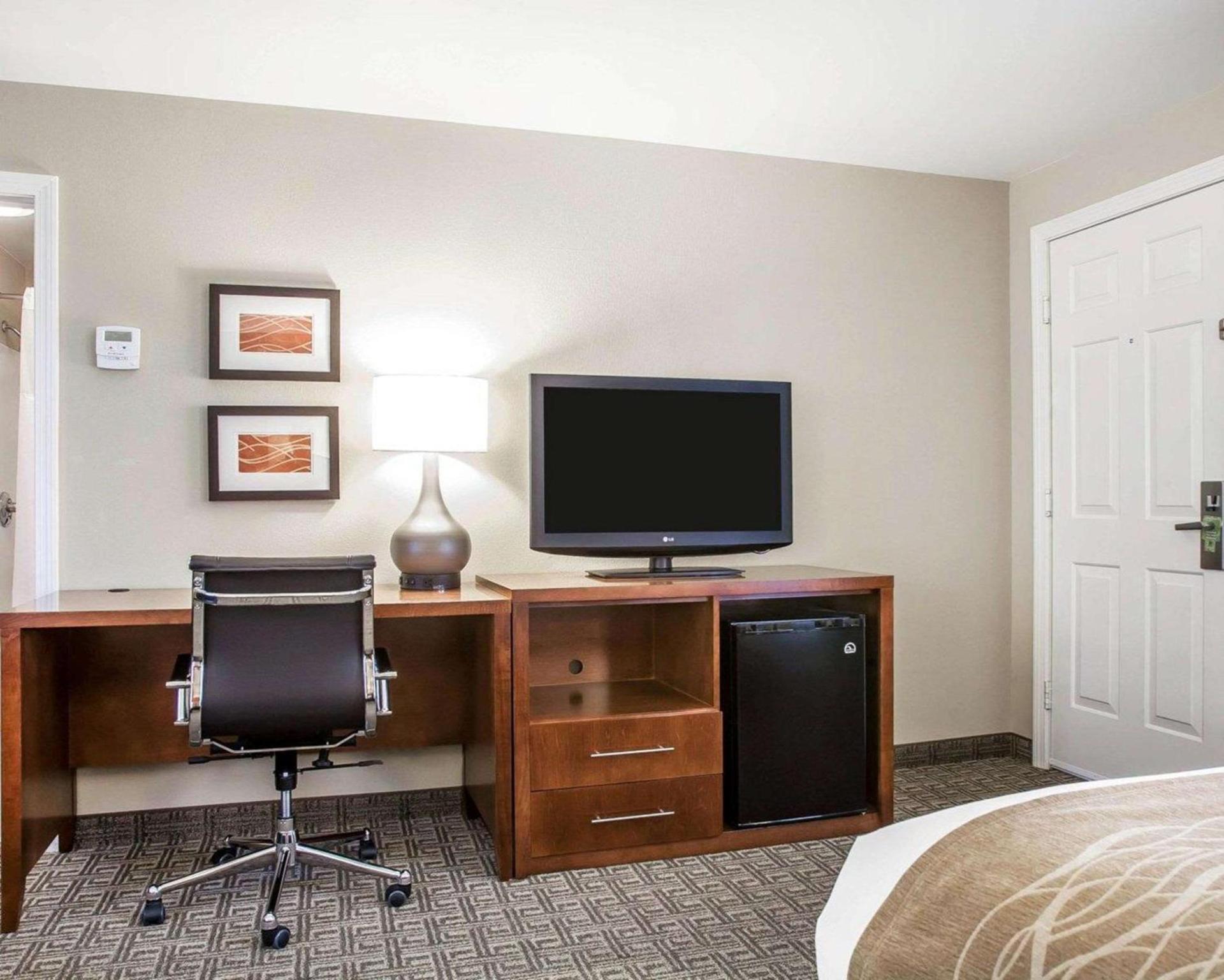 Comfort Inn & Suites Sturbridge-Brimfield photo 11