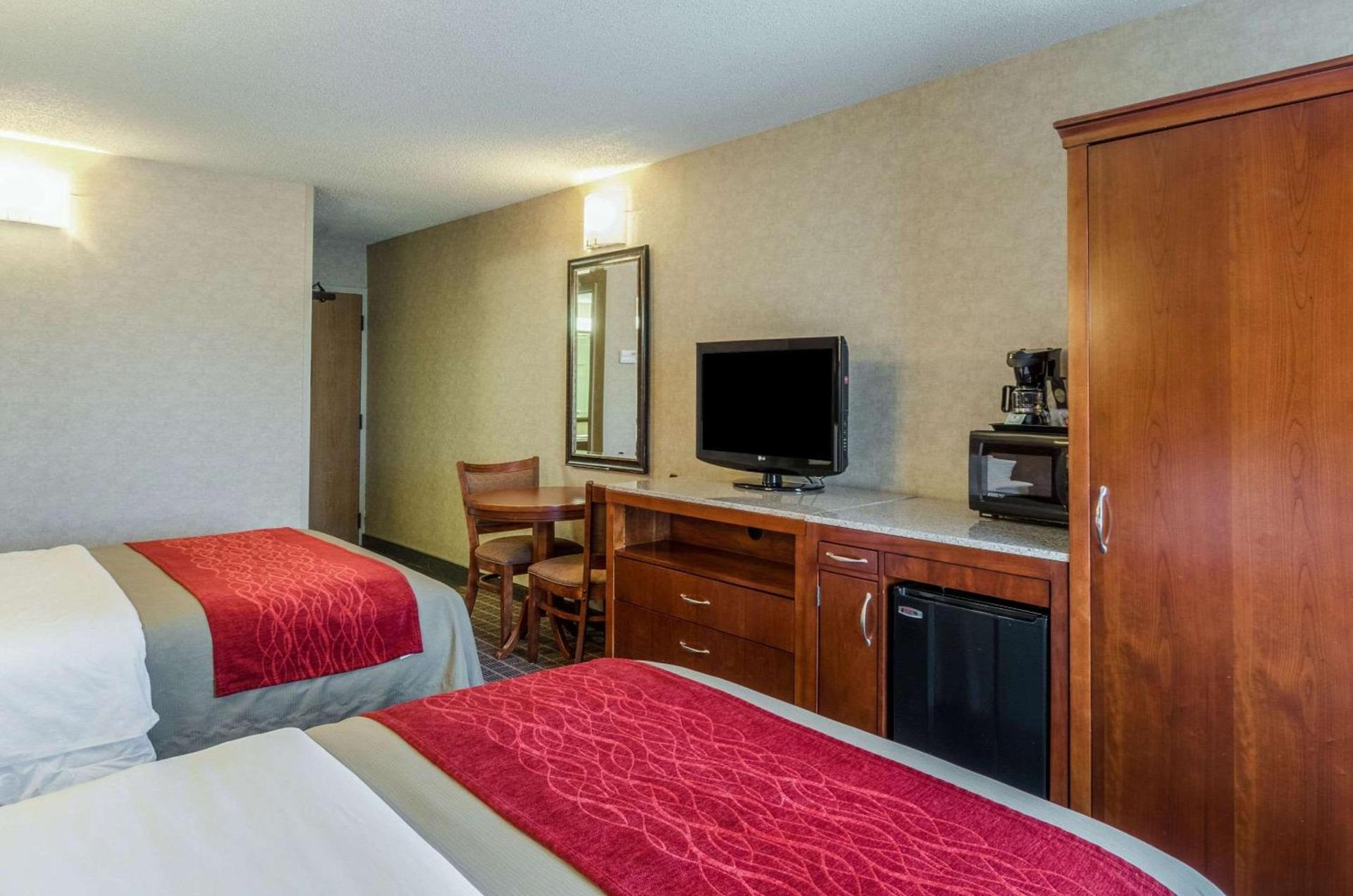 Comfort Inn & Suites West Springfield photo 16