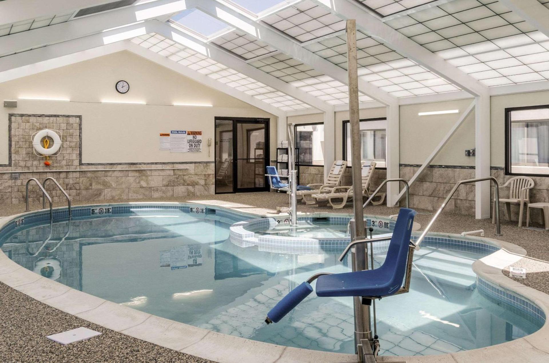 Comfort Inn & Suites West Springfield photo 33