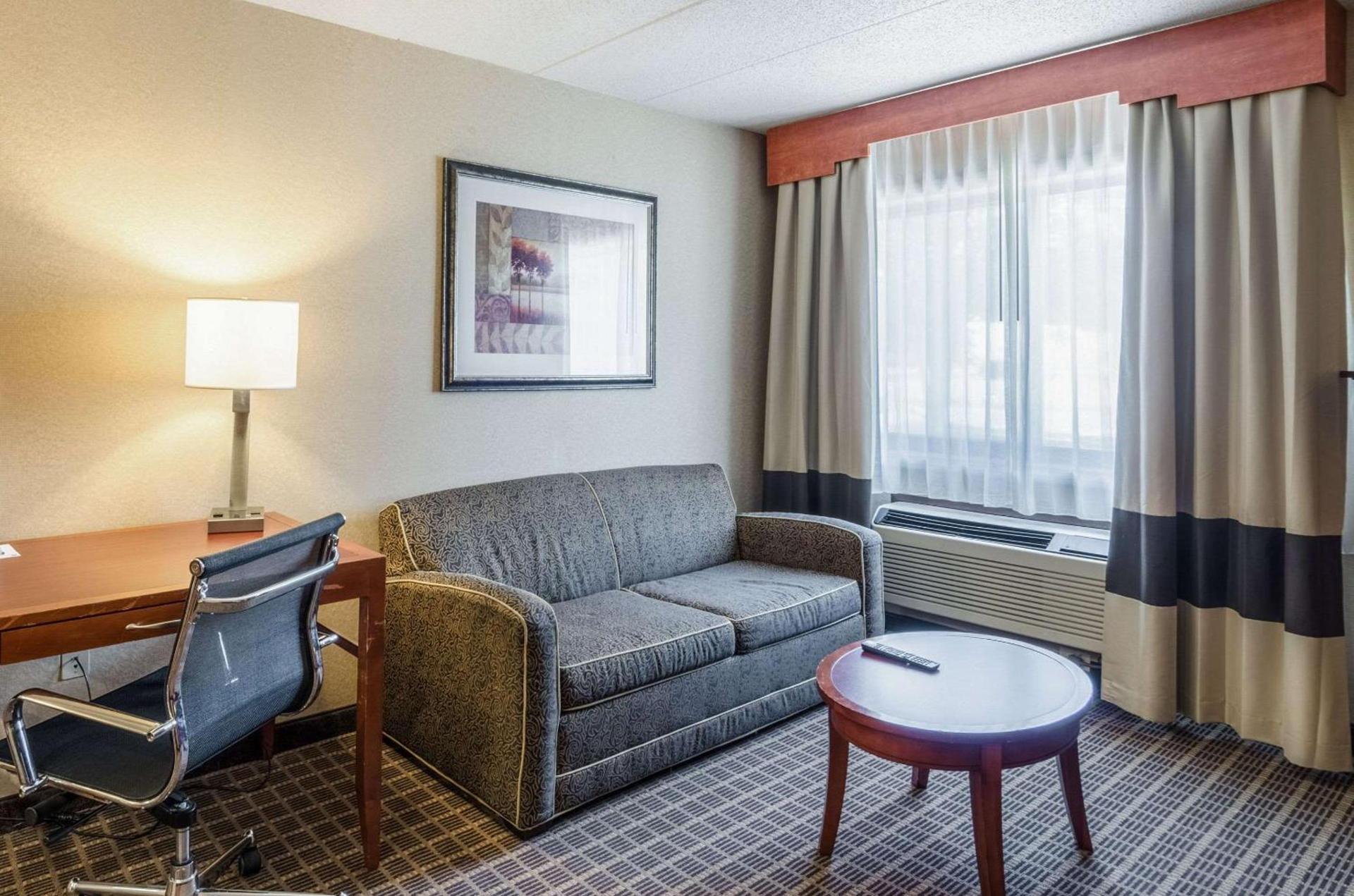 Comfort Inn & Suites West Springfield photo 21