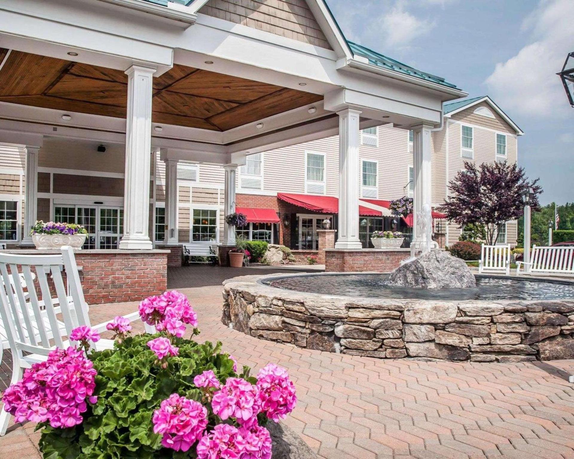 Comfort Inn & Suites Sturbridge-Brimfield photo 2