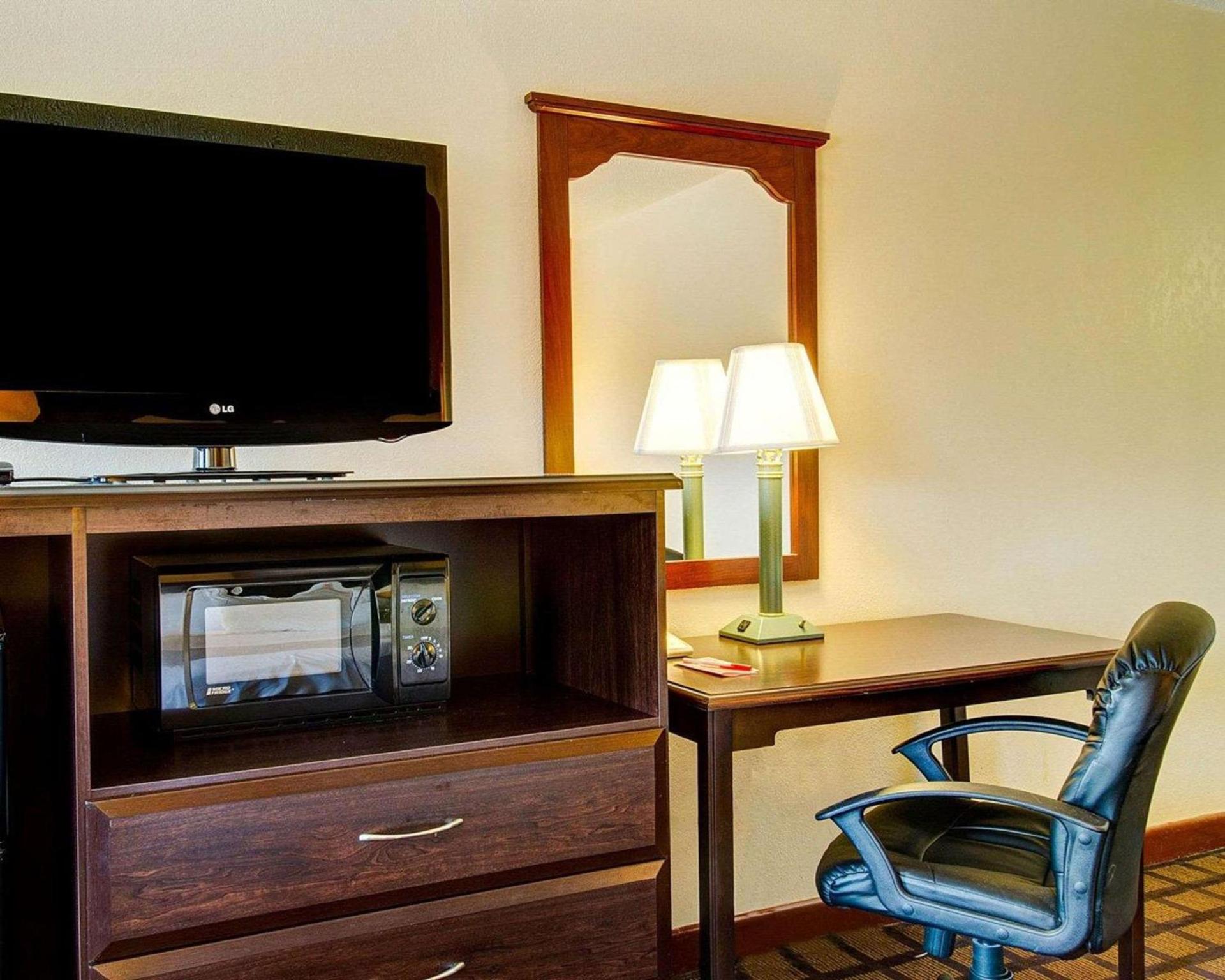 Econo Lodge Sharon - Foxborough photo 19