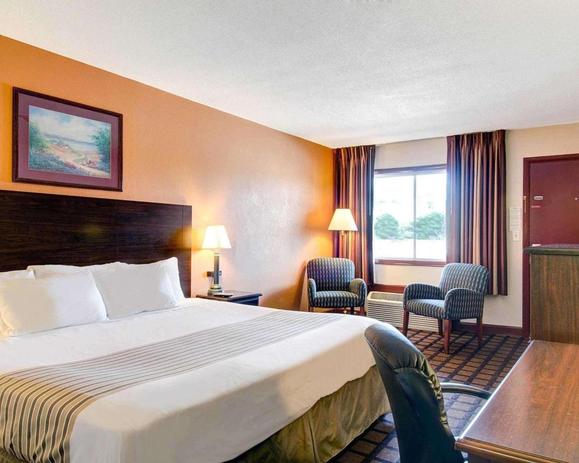 Econo Lodge Sharon - Foxborough photo 18