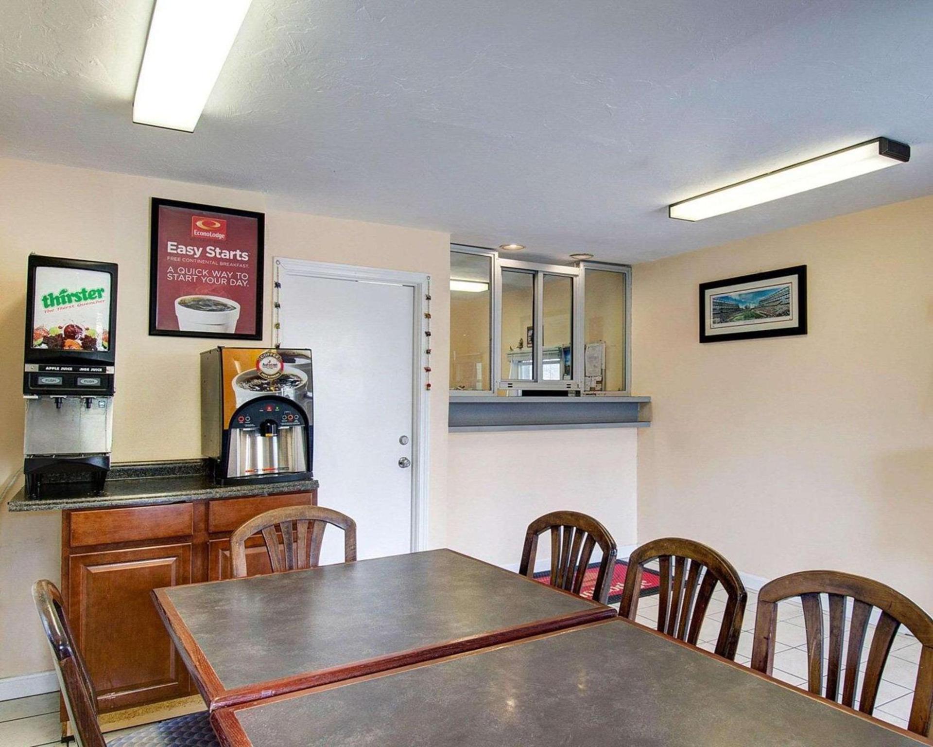 Econo Lodge Sharon - Foxborough photo 17