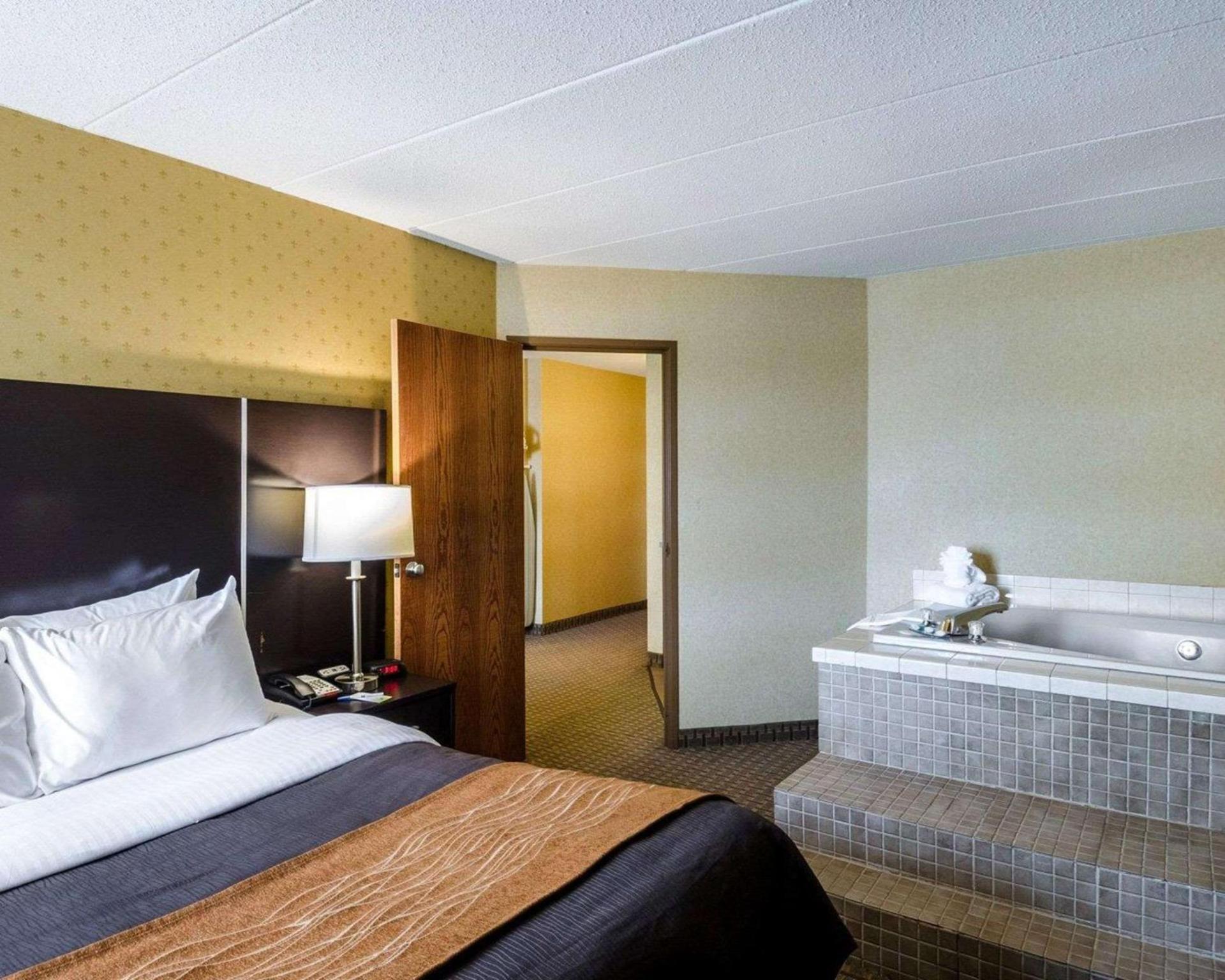 Holiday Inn Express - Fall River North photo 14