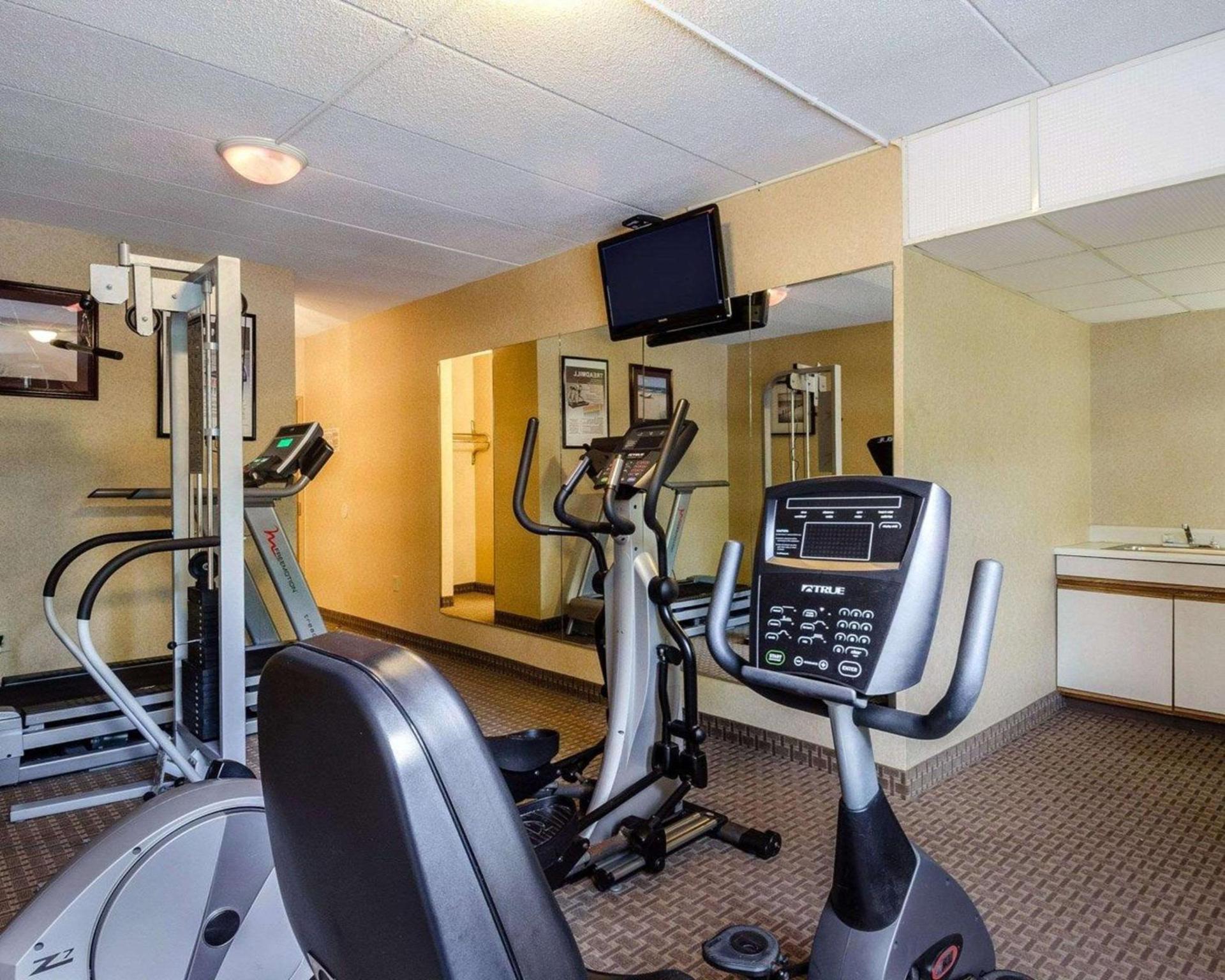 Holiday Inn Express - Fall River North photo 37