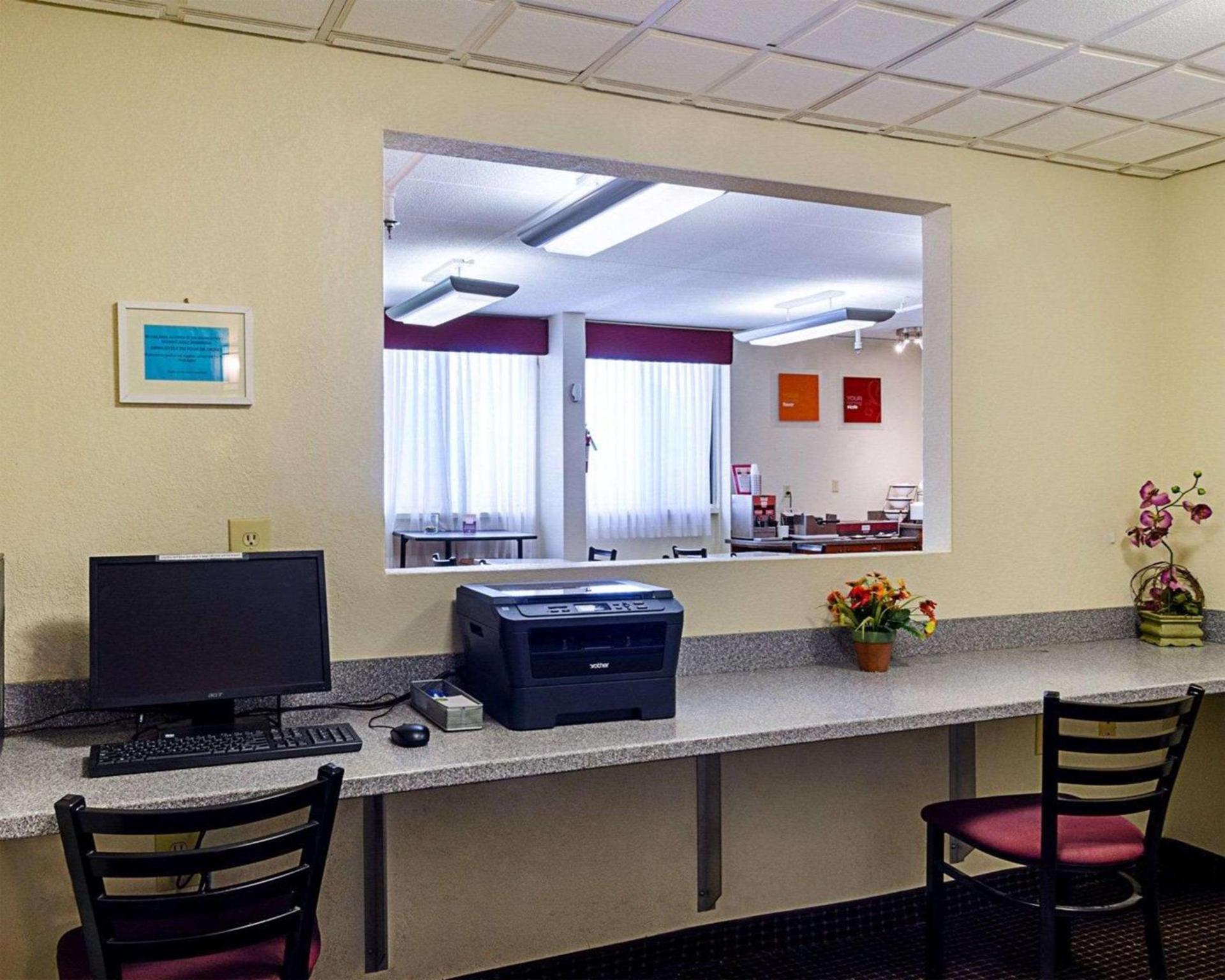 Holiday Inn Express - Fall River North photo 36