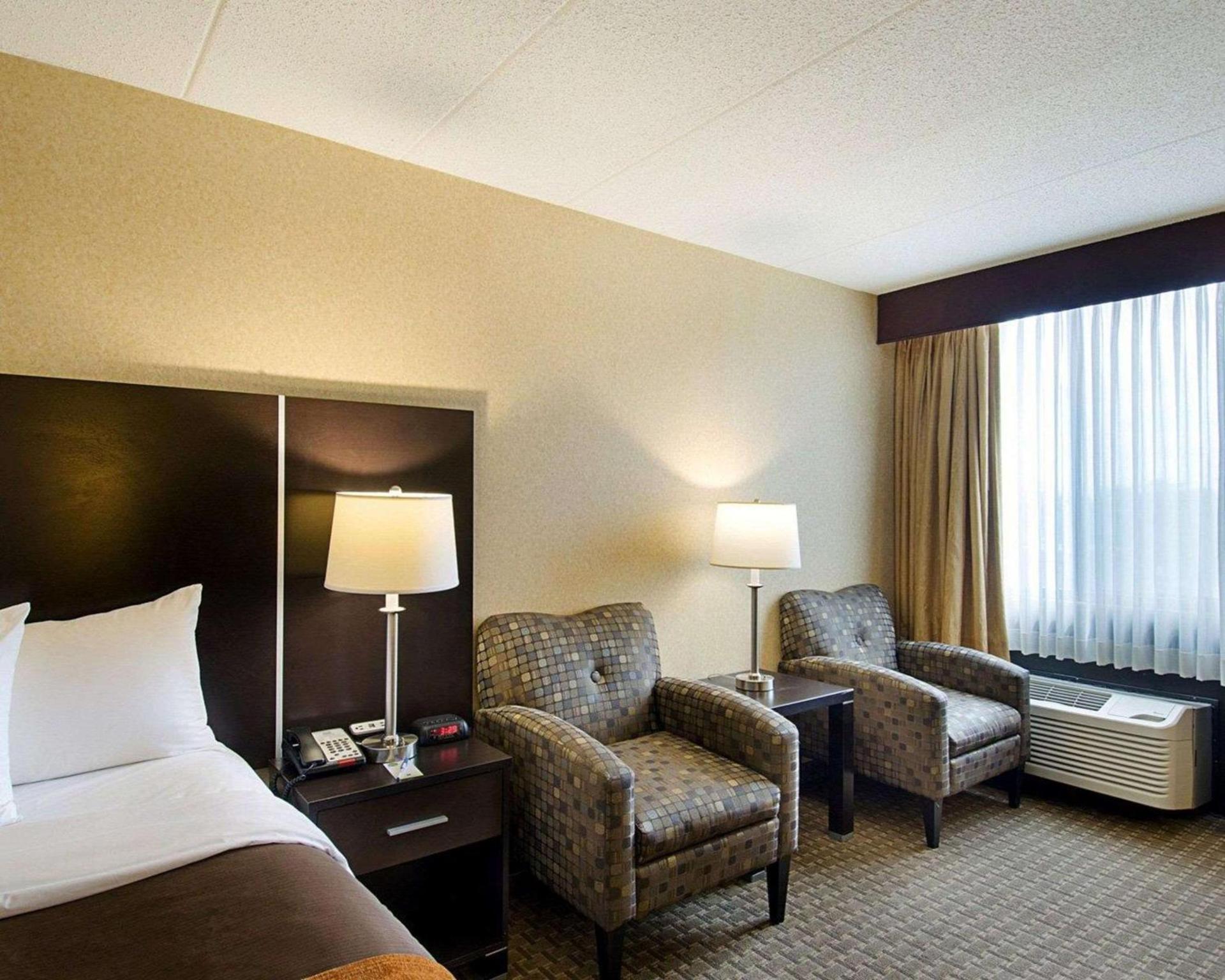 Holiday Inn Express - Fall River North photo 12