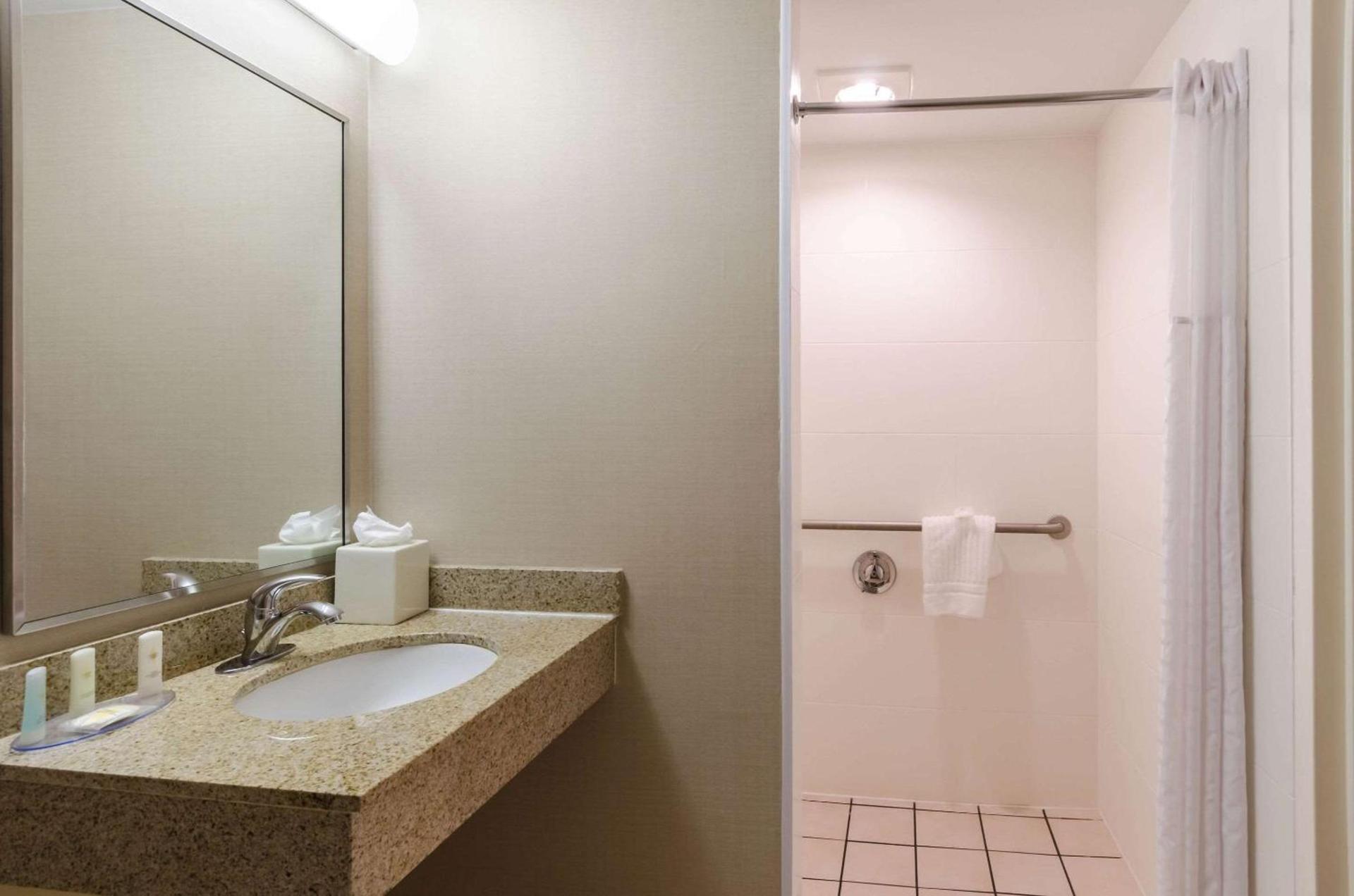 Comfort Inn Randolph-Boston photo 11
