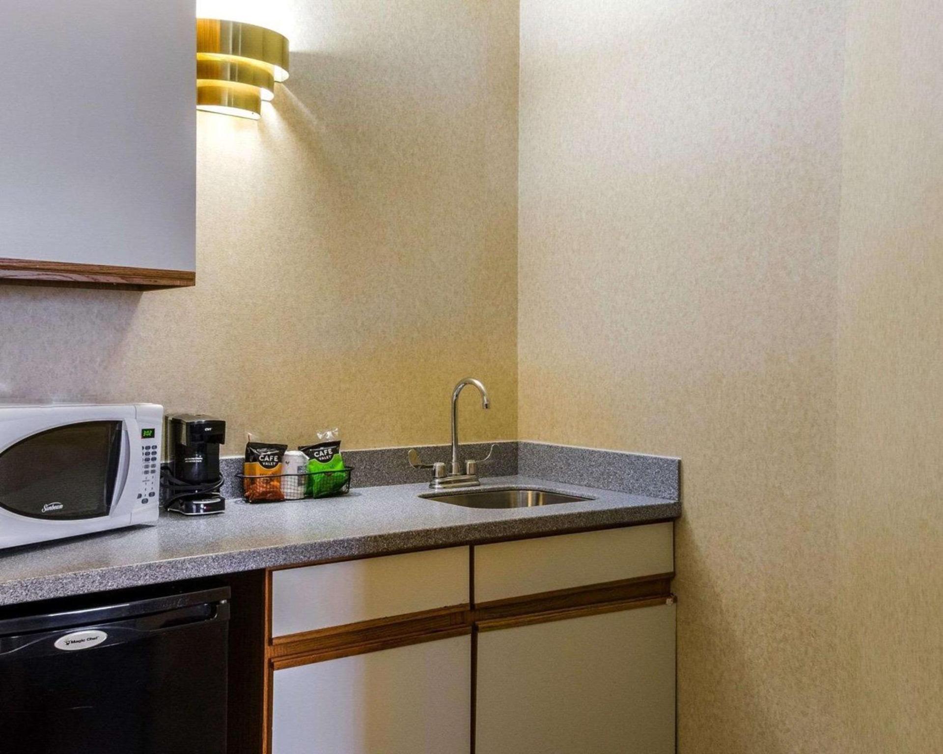 Holiday Inn Express - Fall River North photo 31