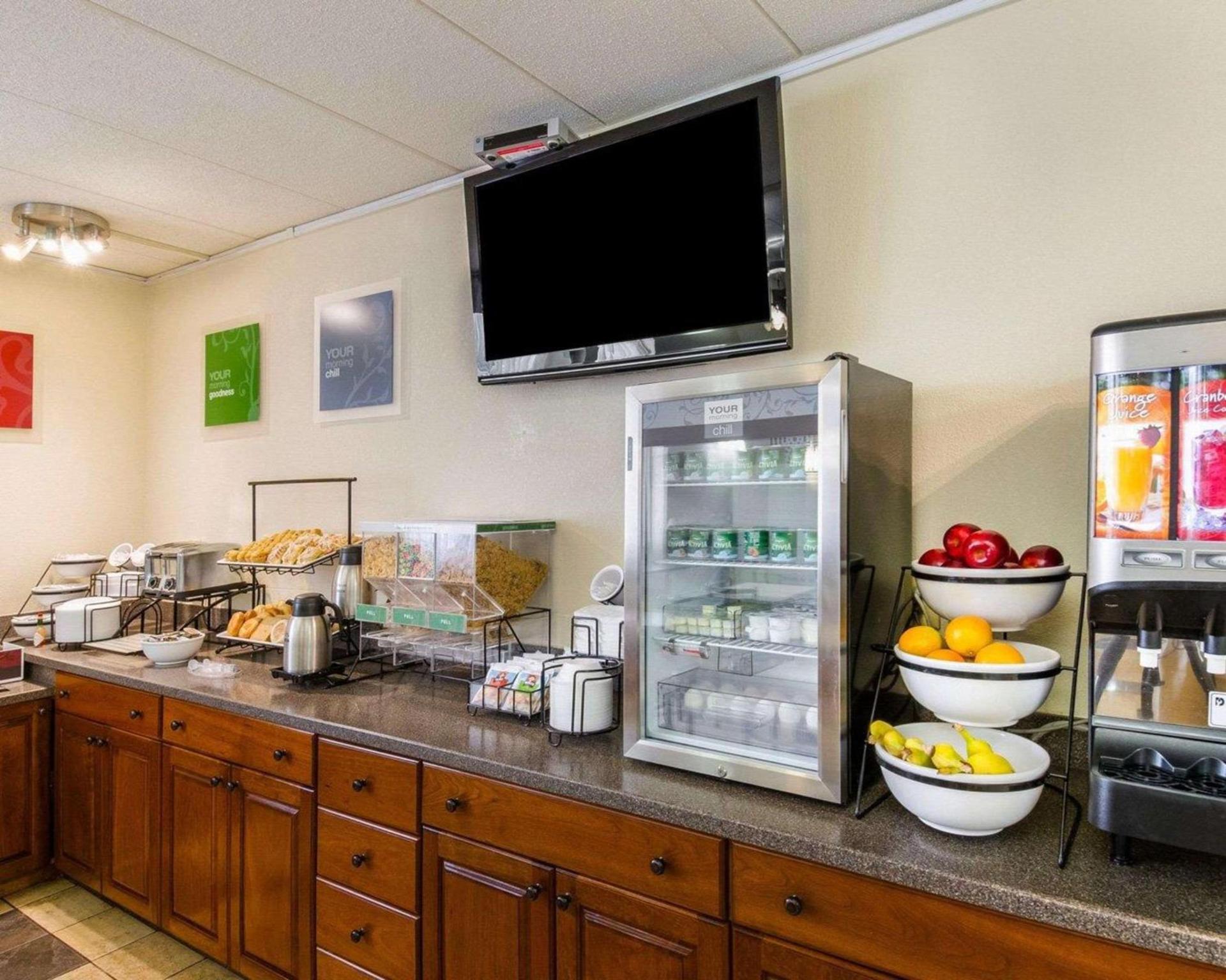 Holiday Inn Express - Fall River North photo 9