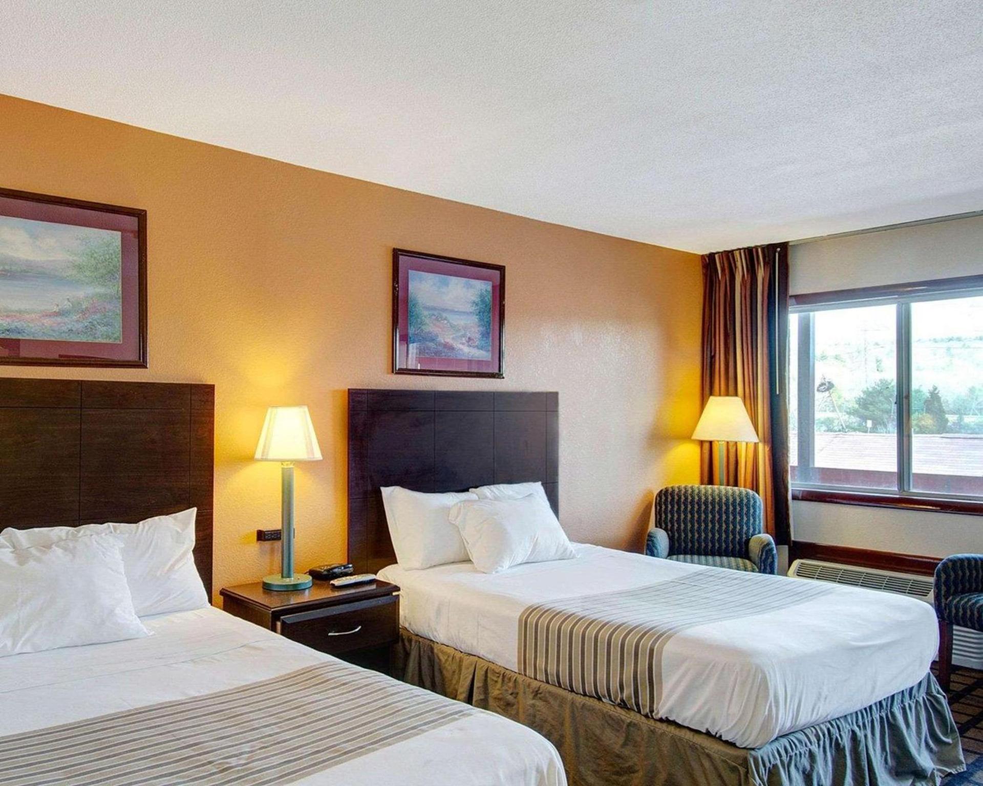 Econo Lodge Sharon - Foxborough photo 8