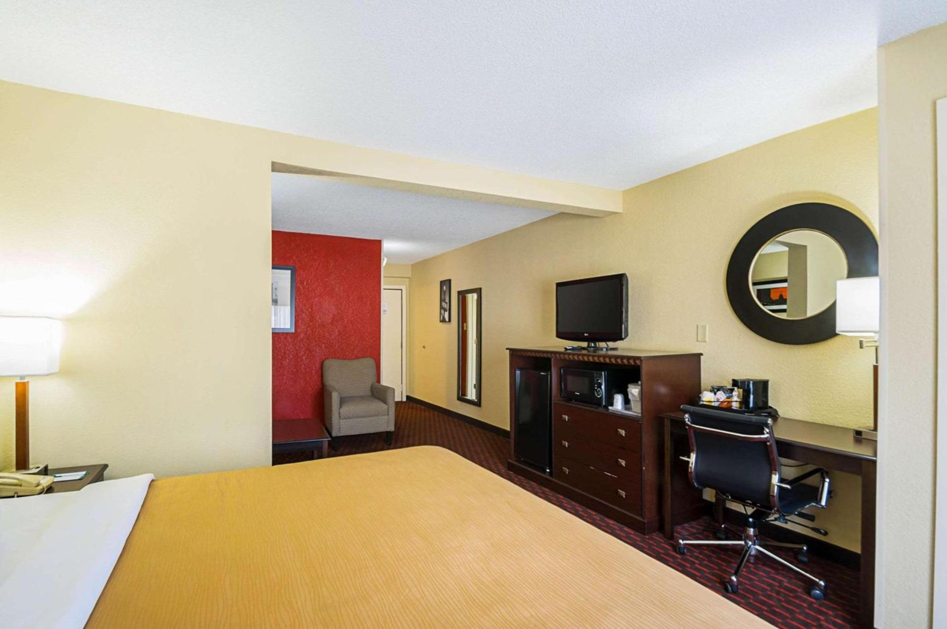 Quality Inn & Suites Hagerstown photo 17