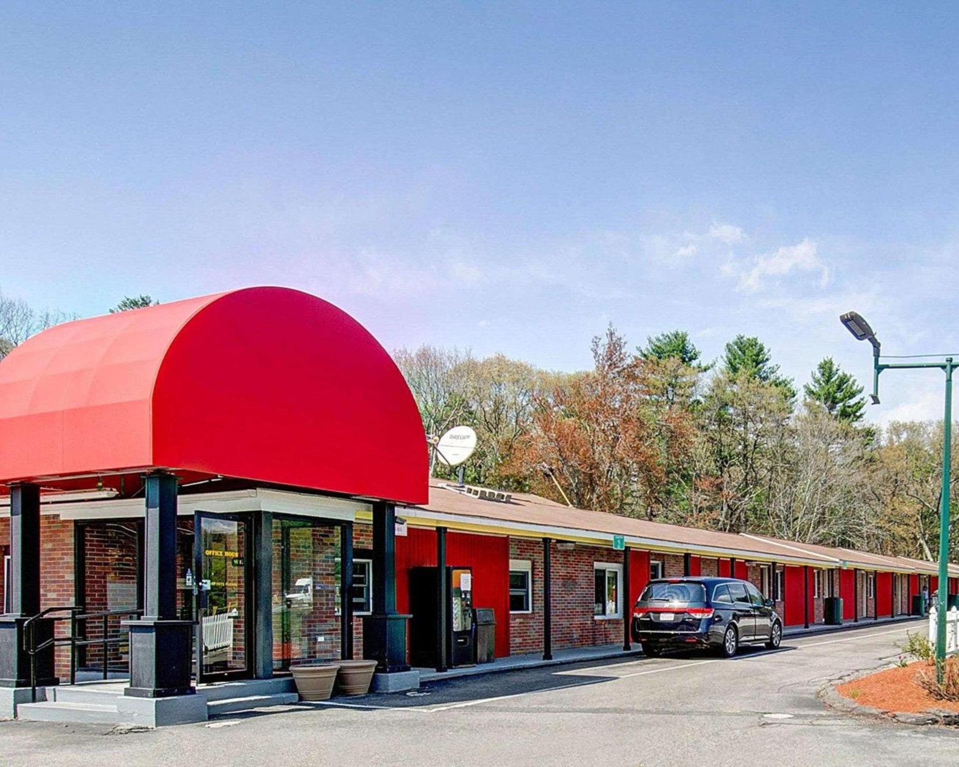 Econo Lodge Sharon - Foxborough photo 1