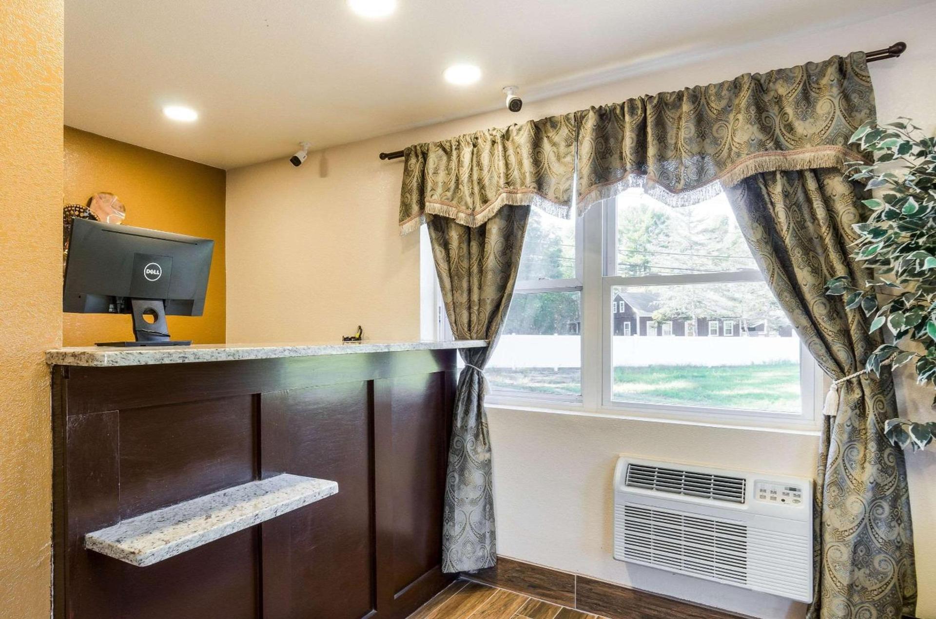 Rodeway Inn Middleboro-Plymouth photo 3