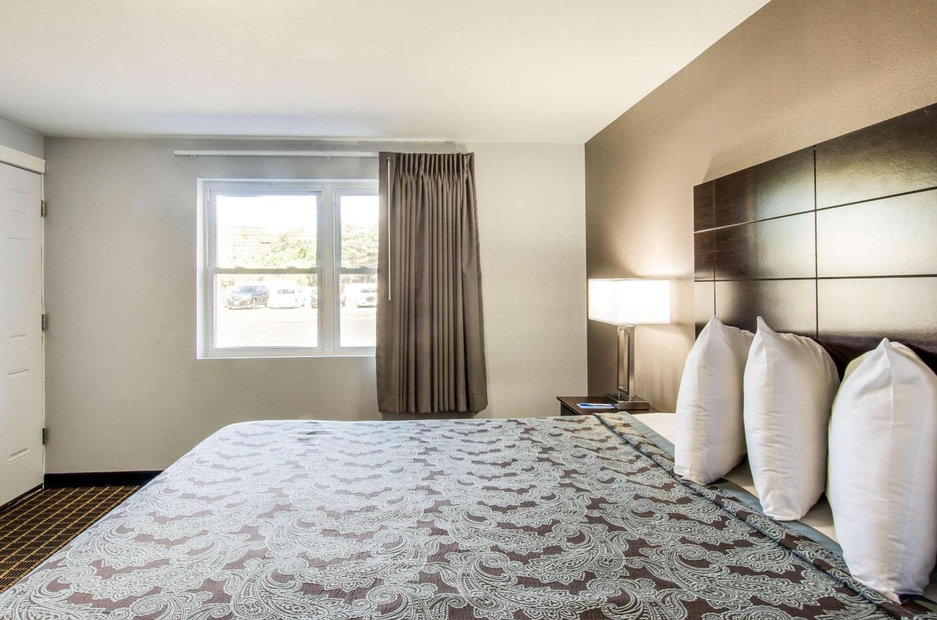 Rodeway Inn Middleboro-Plymouth photo 4