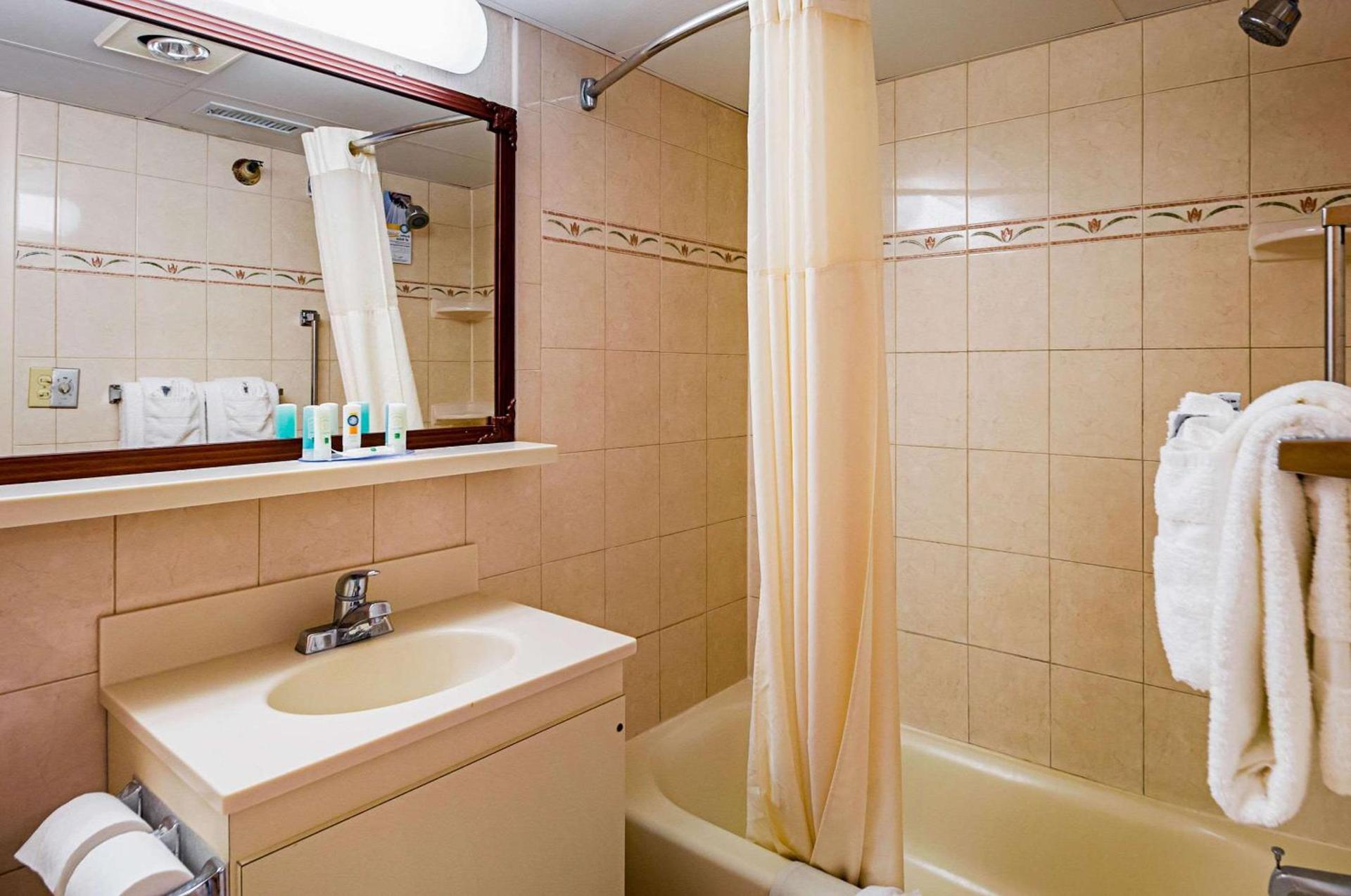 Quality Inn Oceanfront photo 43