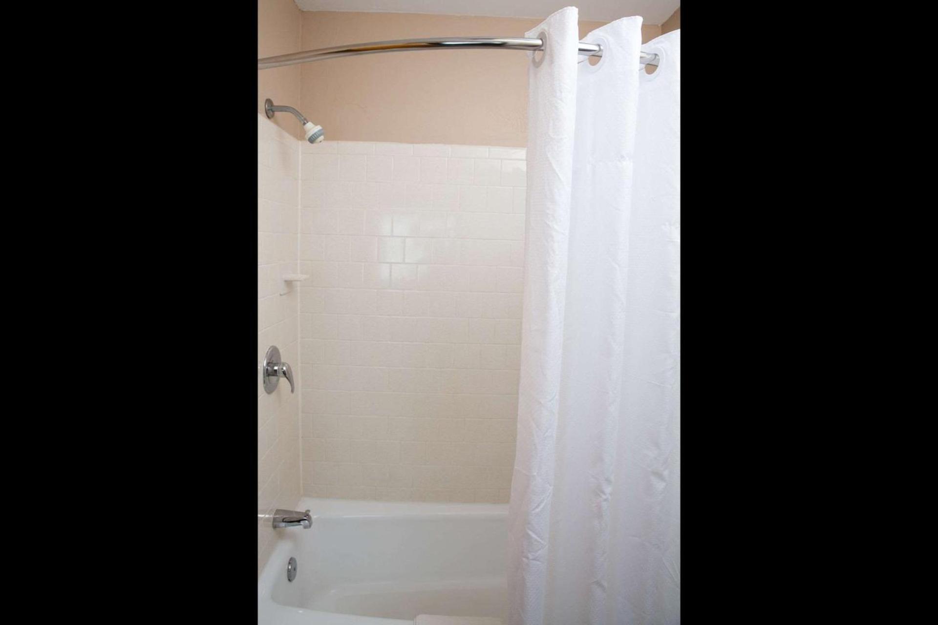 Econo Lodge Sturbridge Route 20 photo 19