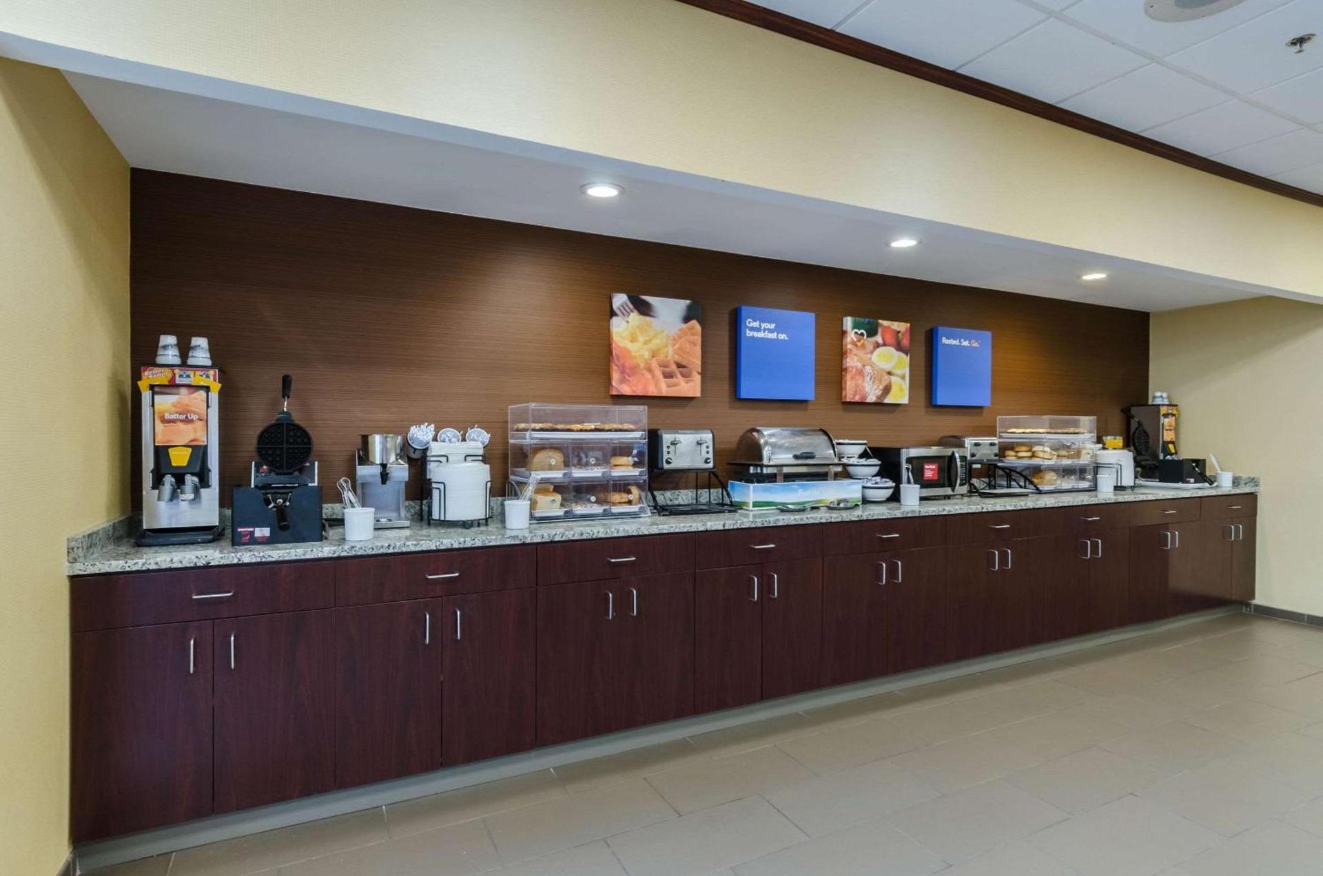 Comfort Inn Randolph-Boston photo 39