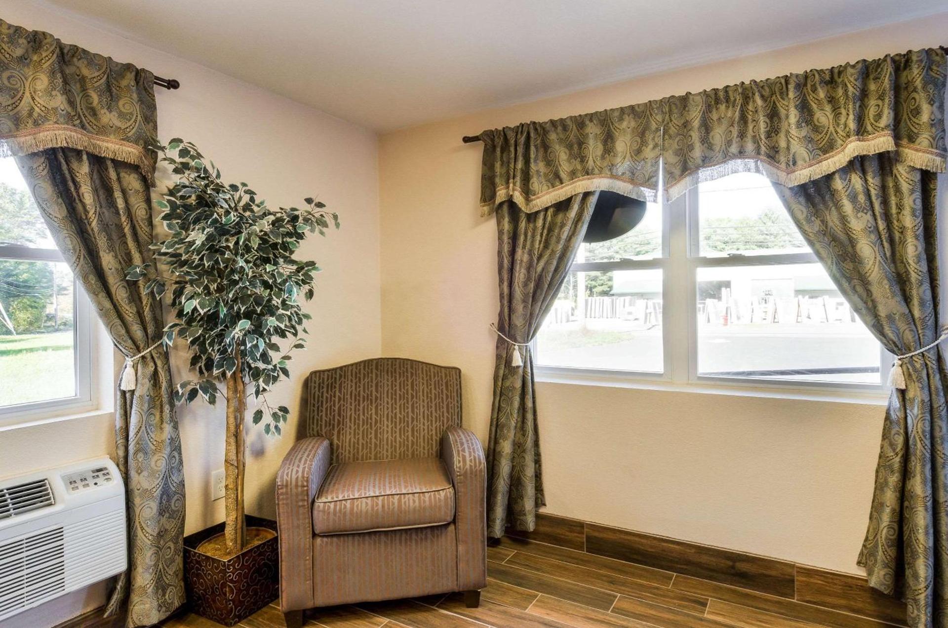 Rodeway Inn Middleboro-Plymouth photo 8