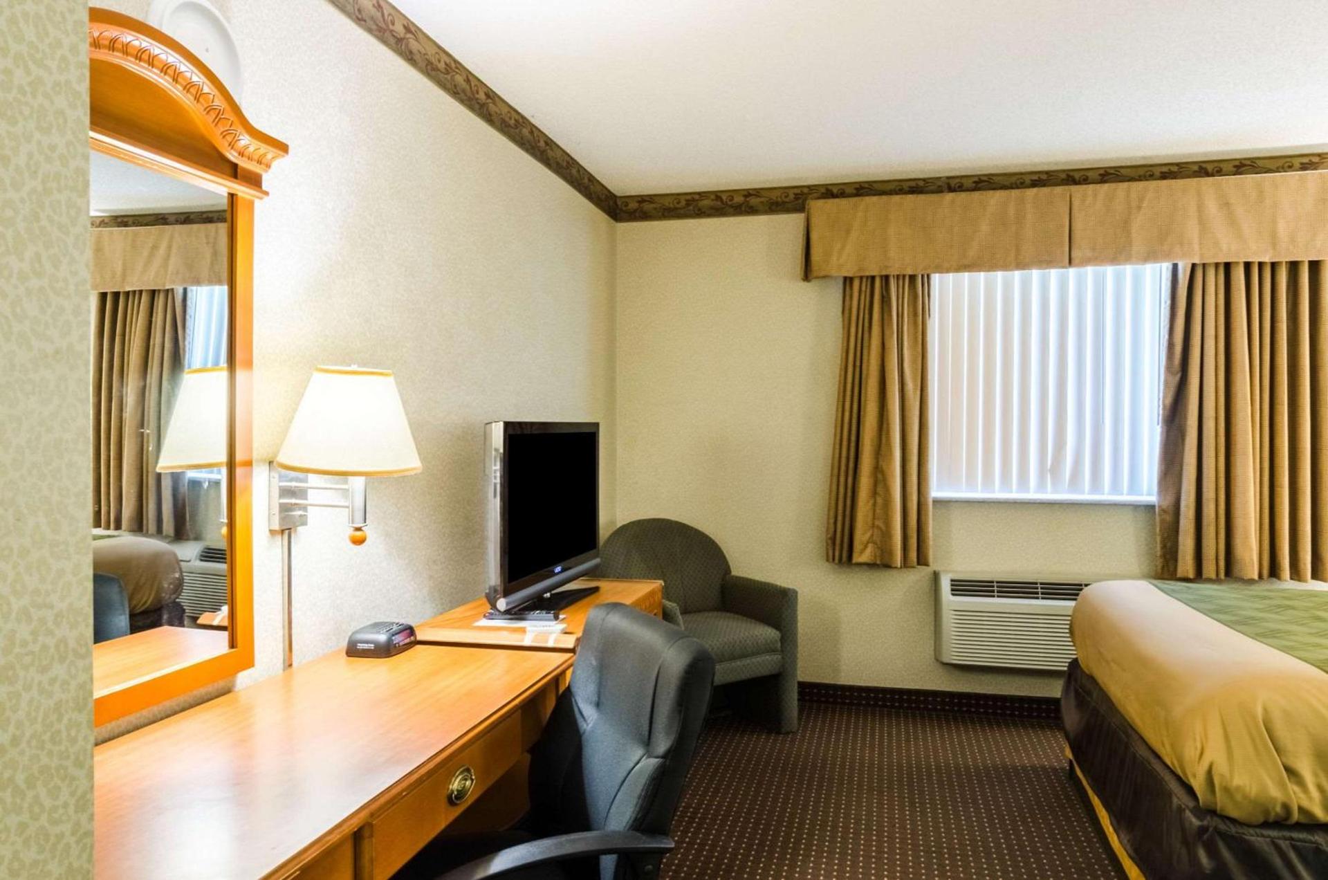 Fairbridge Inn Express Pittsfield photo 5