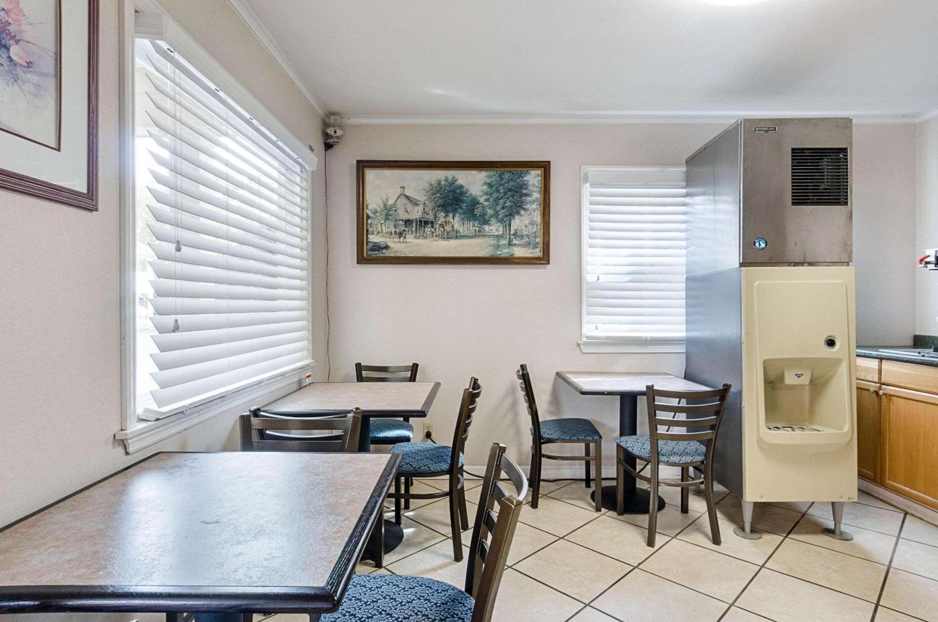 Econo Lodge Sturbridge Route 20 photo 15