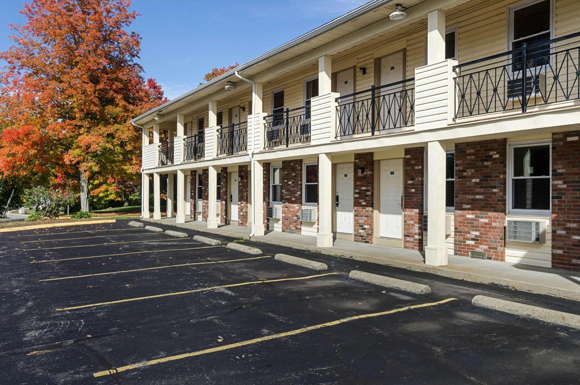 Econo Lodge Sturbridge Route 20 photo 13