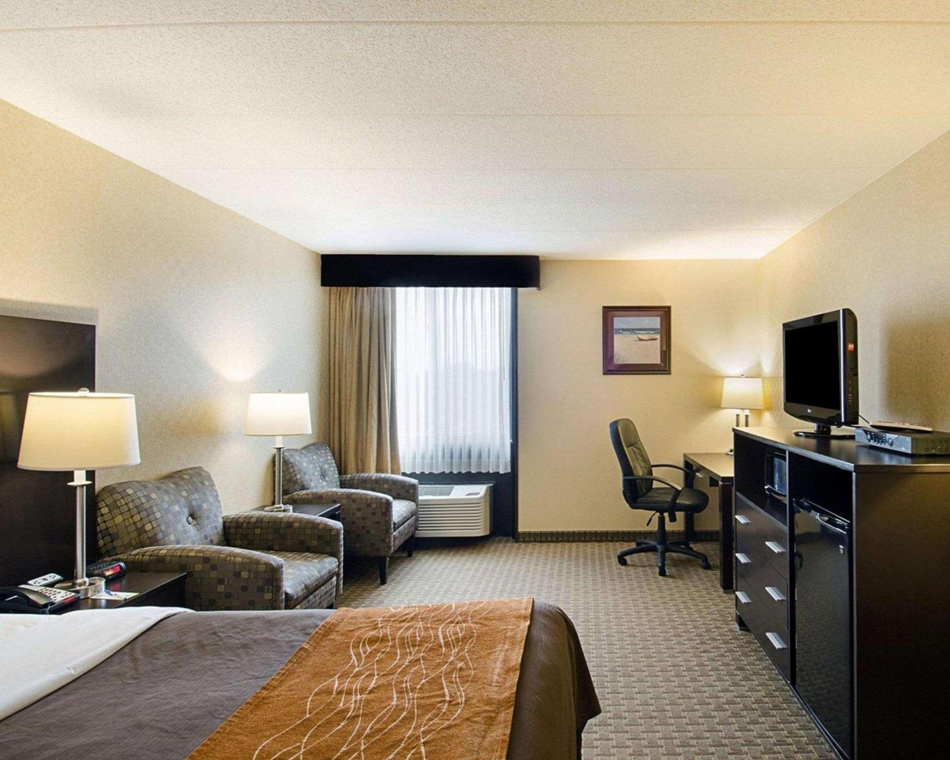 Holiday Inn Express - Fall River North photo 29
