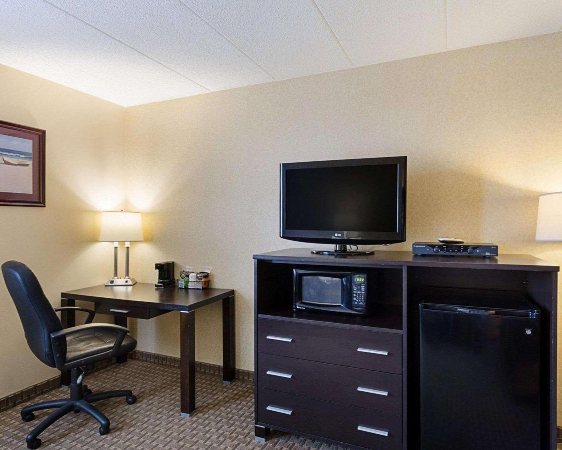 Holiday Inn Express - Fall River North photo 6