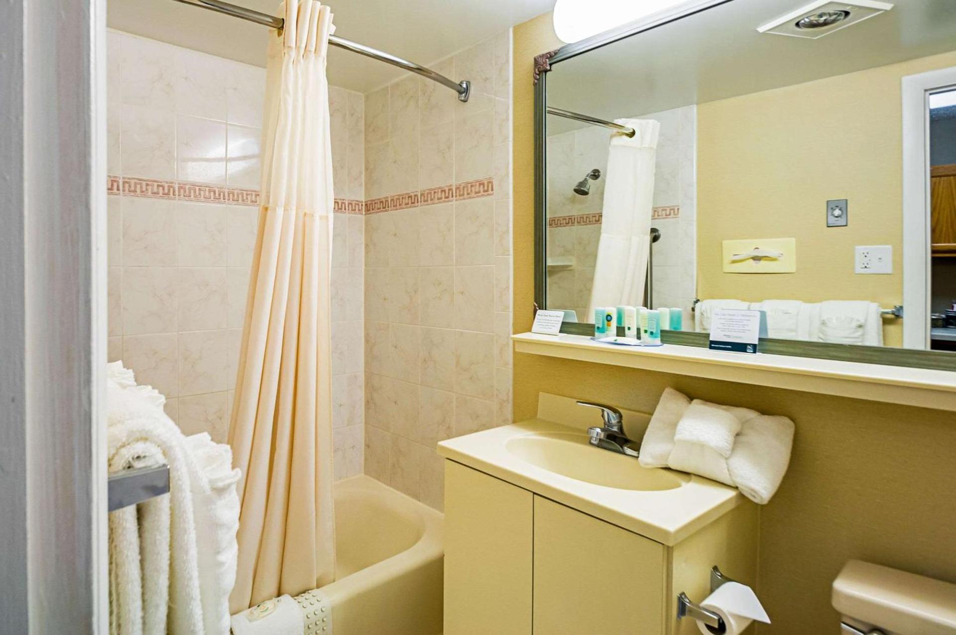 Quality Inn Oceanfront photo 52