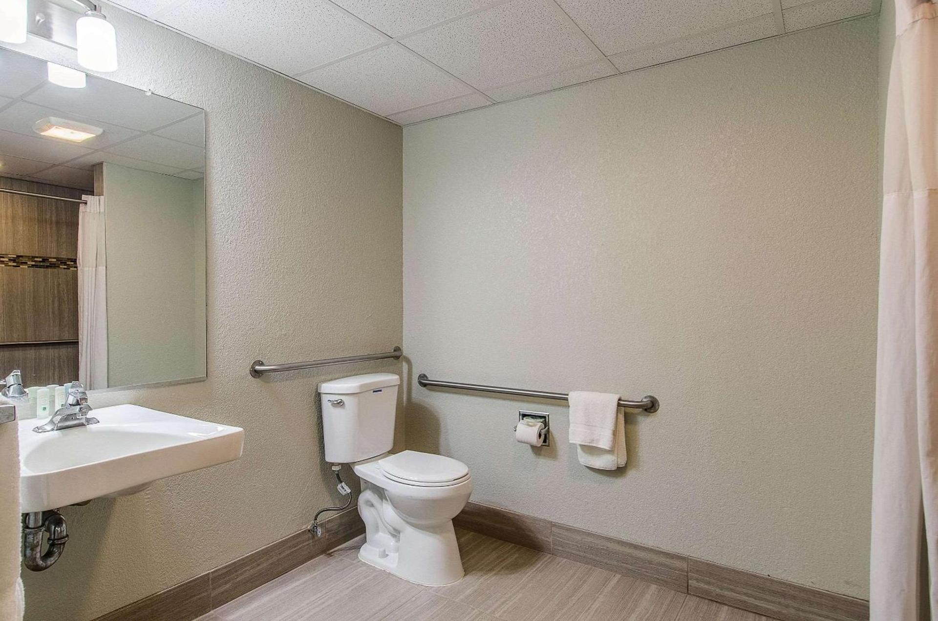 Red Roof Inn & Suites Middleborough photo 17