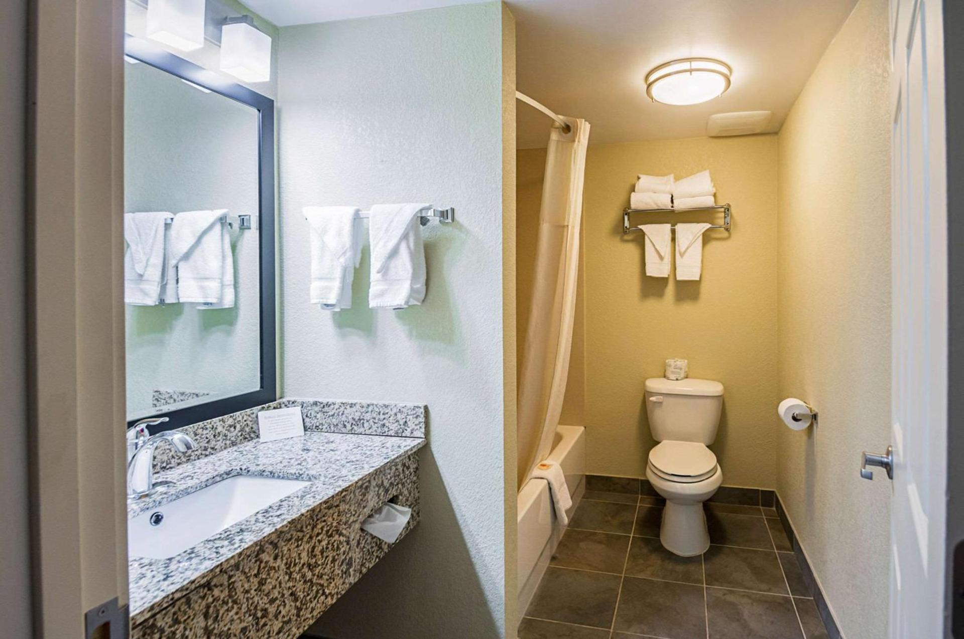 Quality Inn & Suites Hagerstown photo 27