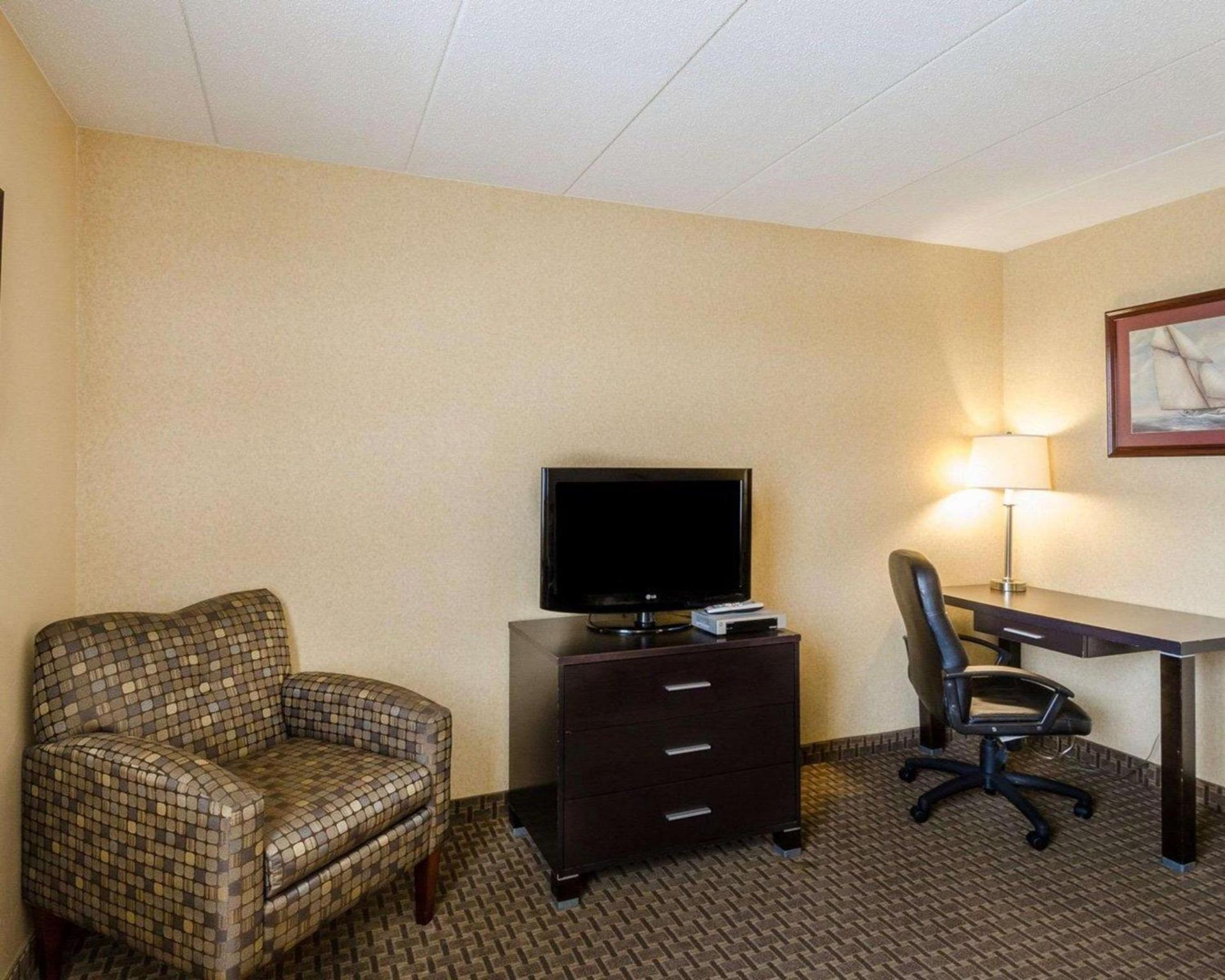 Holiday Inn Express - Fall River North photo 27