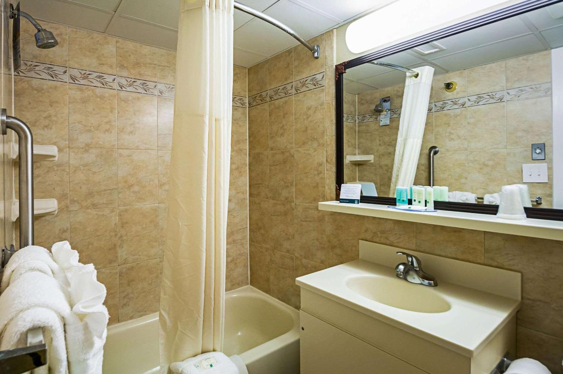 Quality Inn Oceanfront photo 16