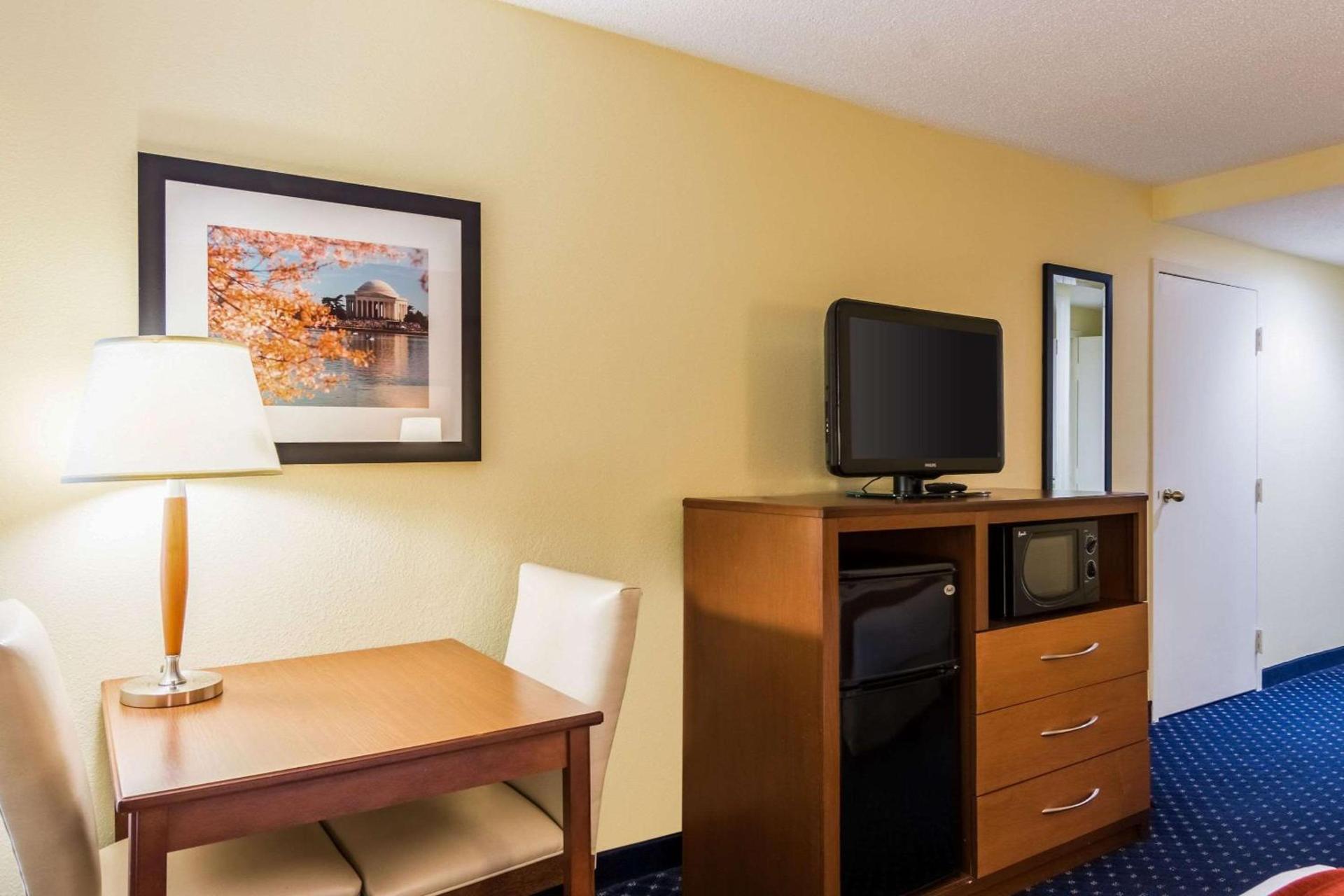 Fairfield by Marriott Inn & Suites Clinton photo 9