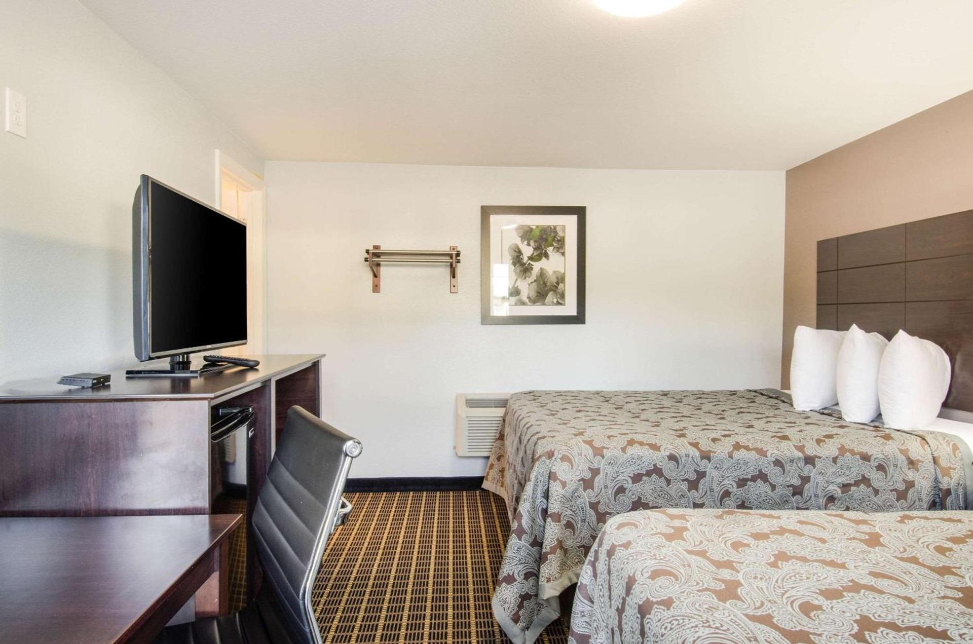 Rodeway Inn Middleboro-Plymouth photo 14