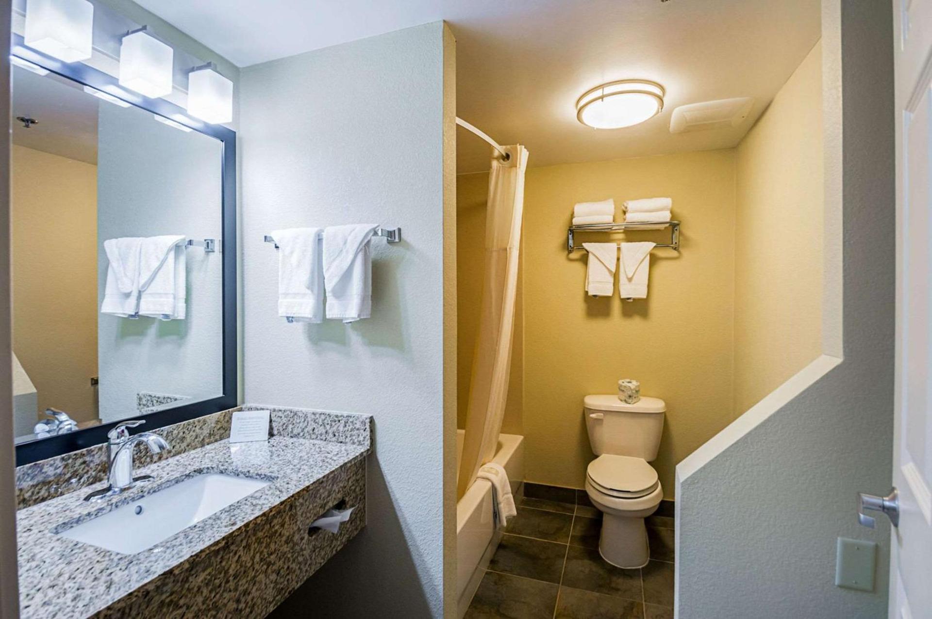 Quality Inn & Suites Hagerstown photo 22