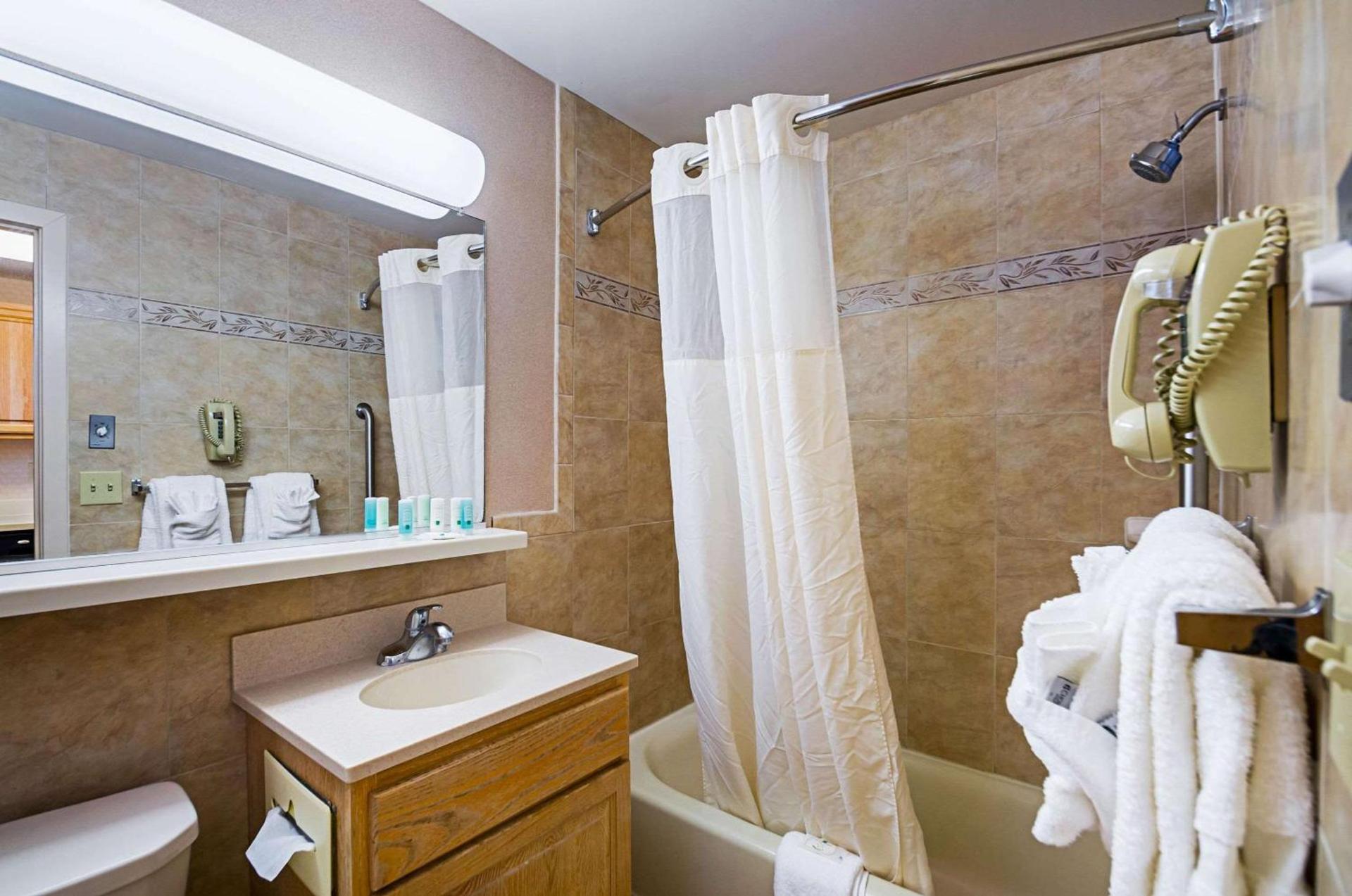 Quality Inn Oceanfront photo 51