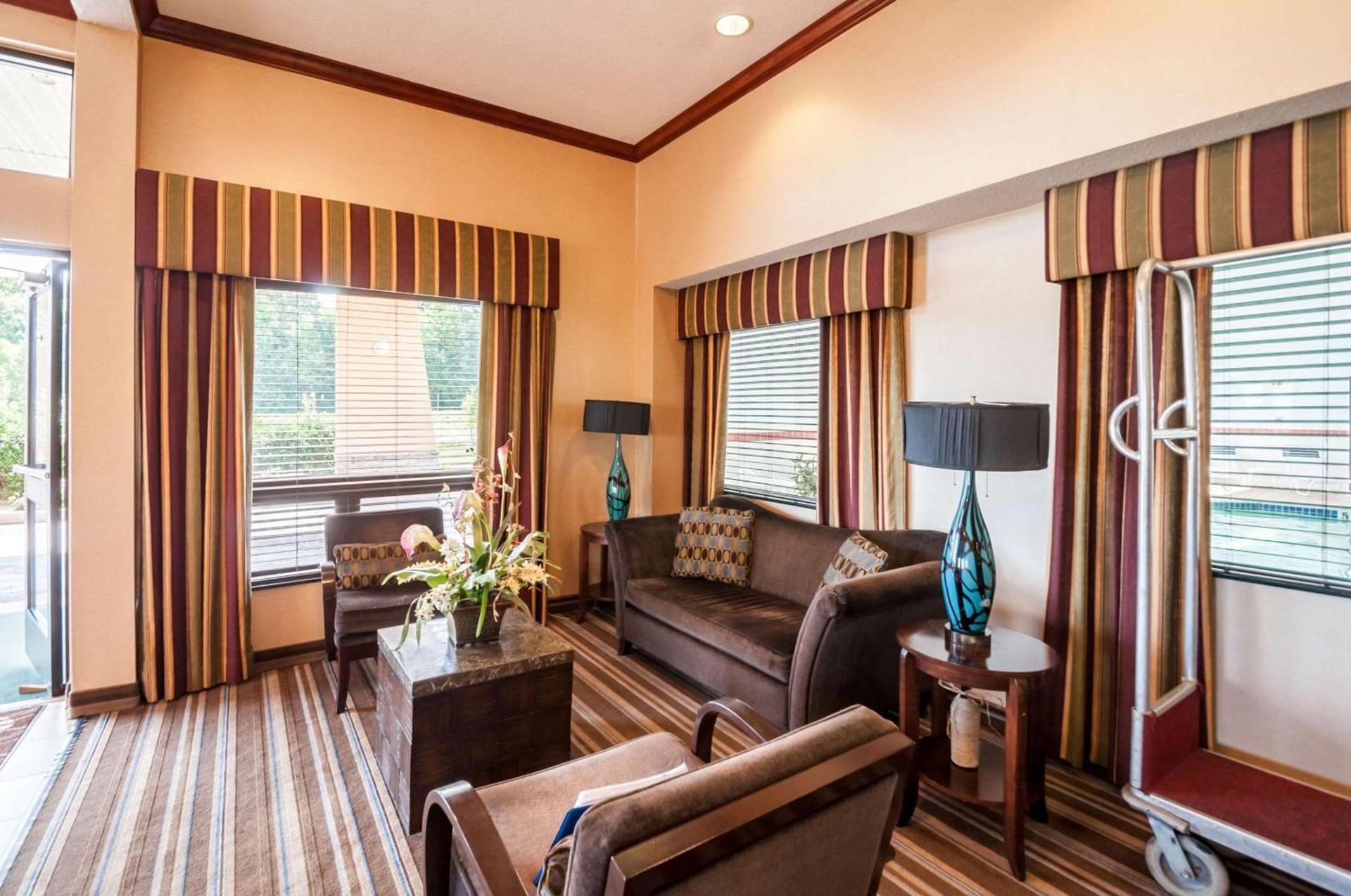 Comfort Inn & Suites North East photo 9