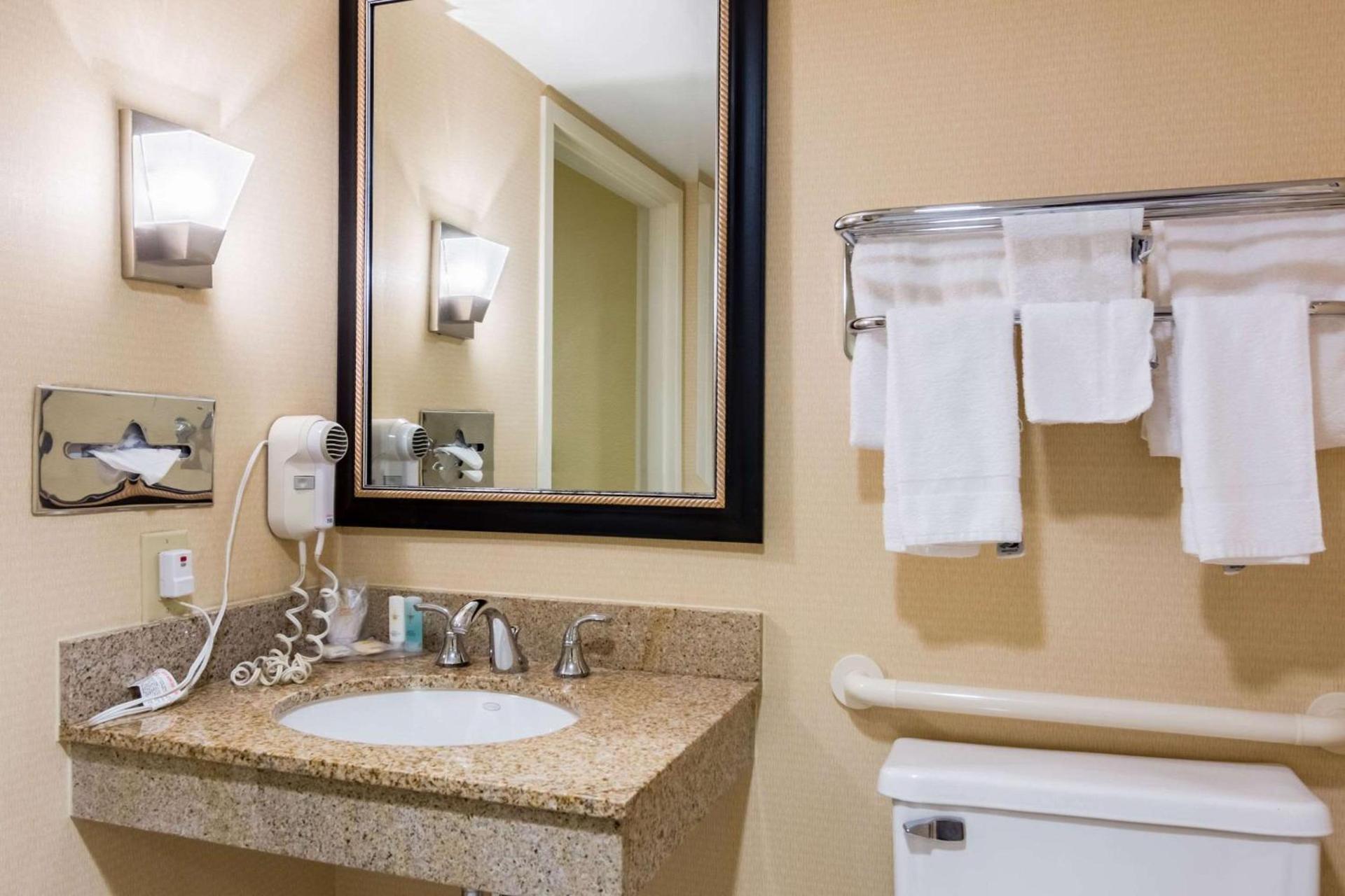 Fairfield by Marriott Inn & Suites Clinton photo 16