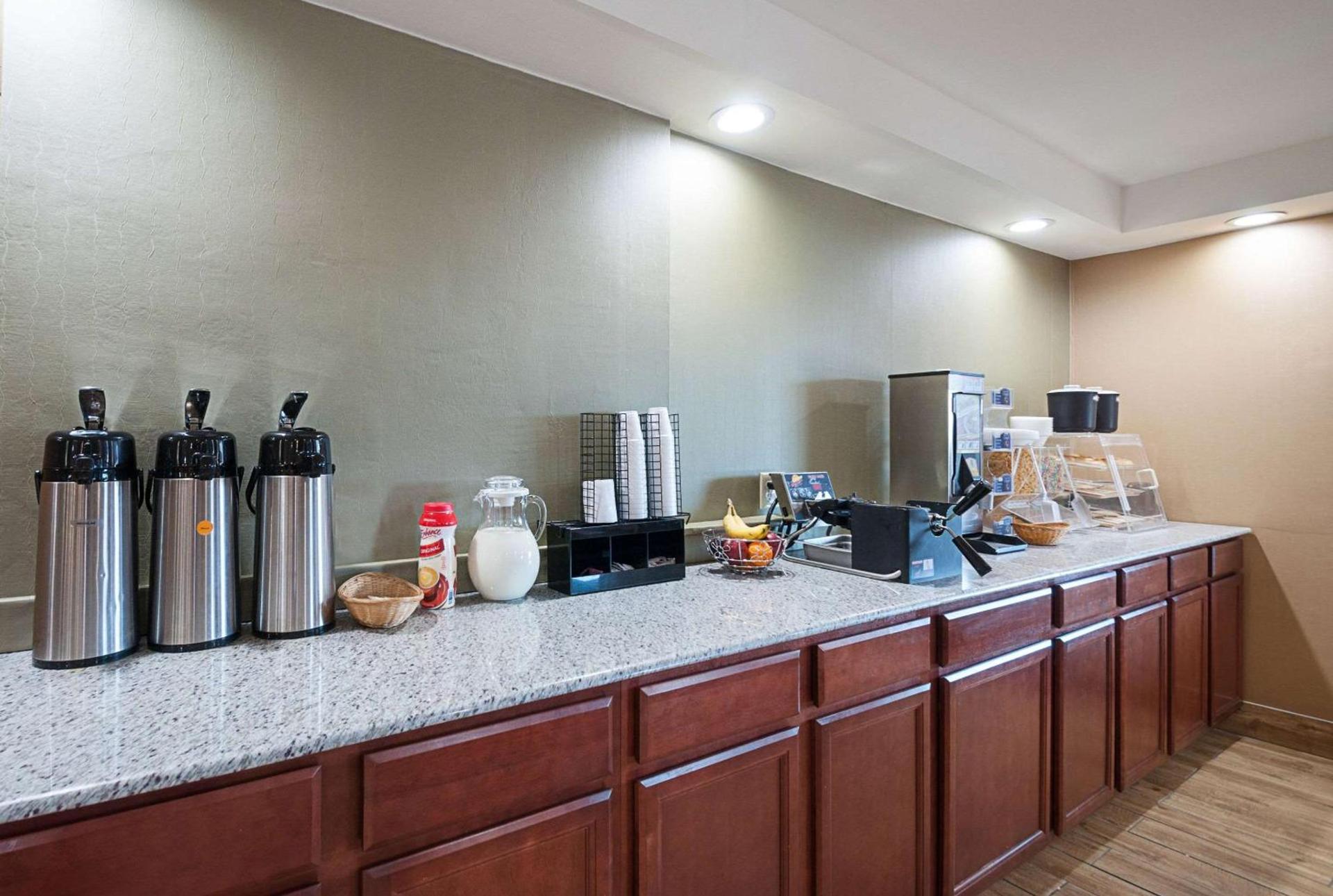 Quality Inn Near Pimlico Racetrack photo 4